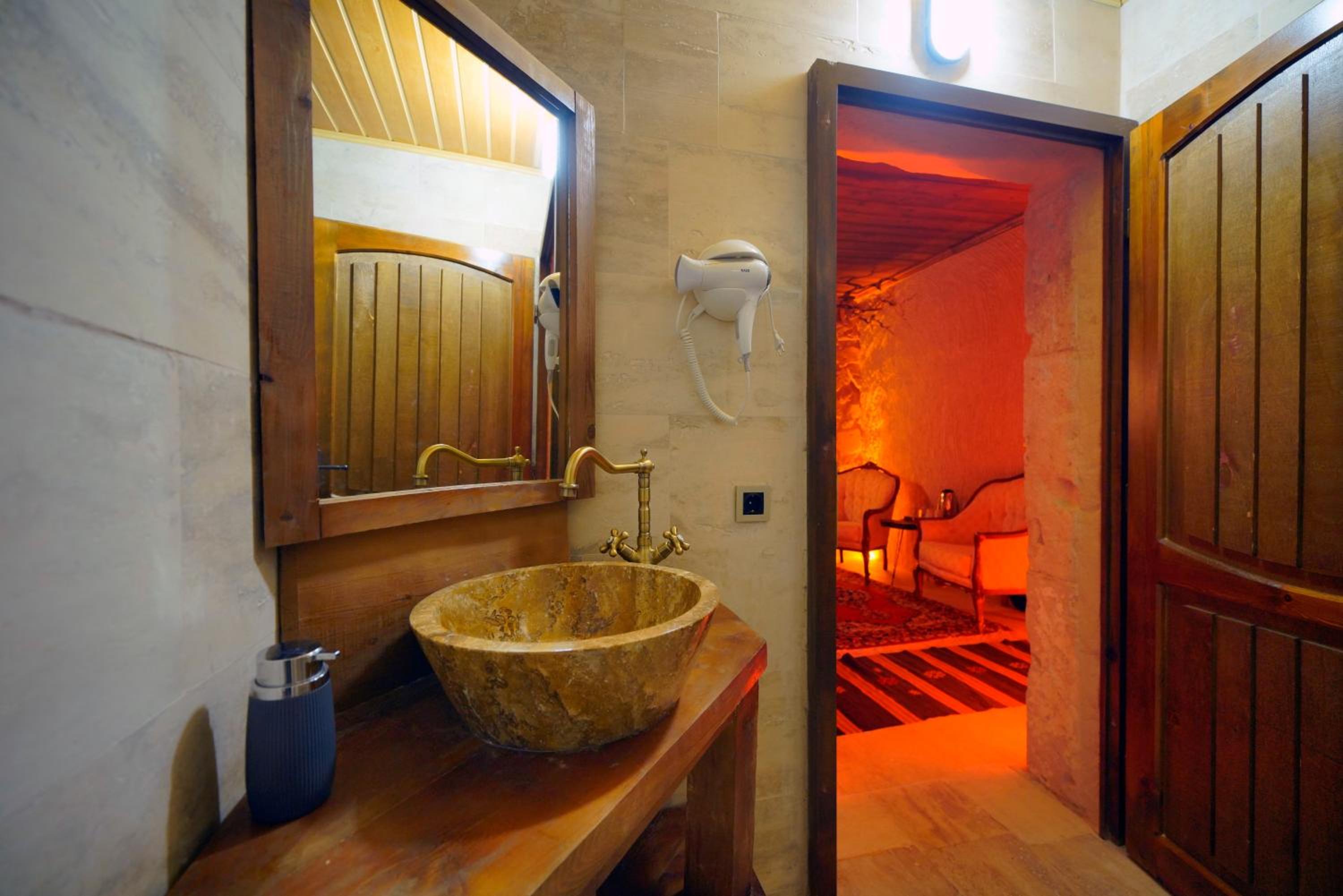 Double Room - Photo 6