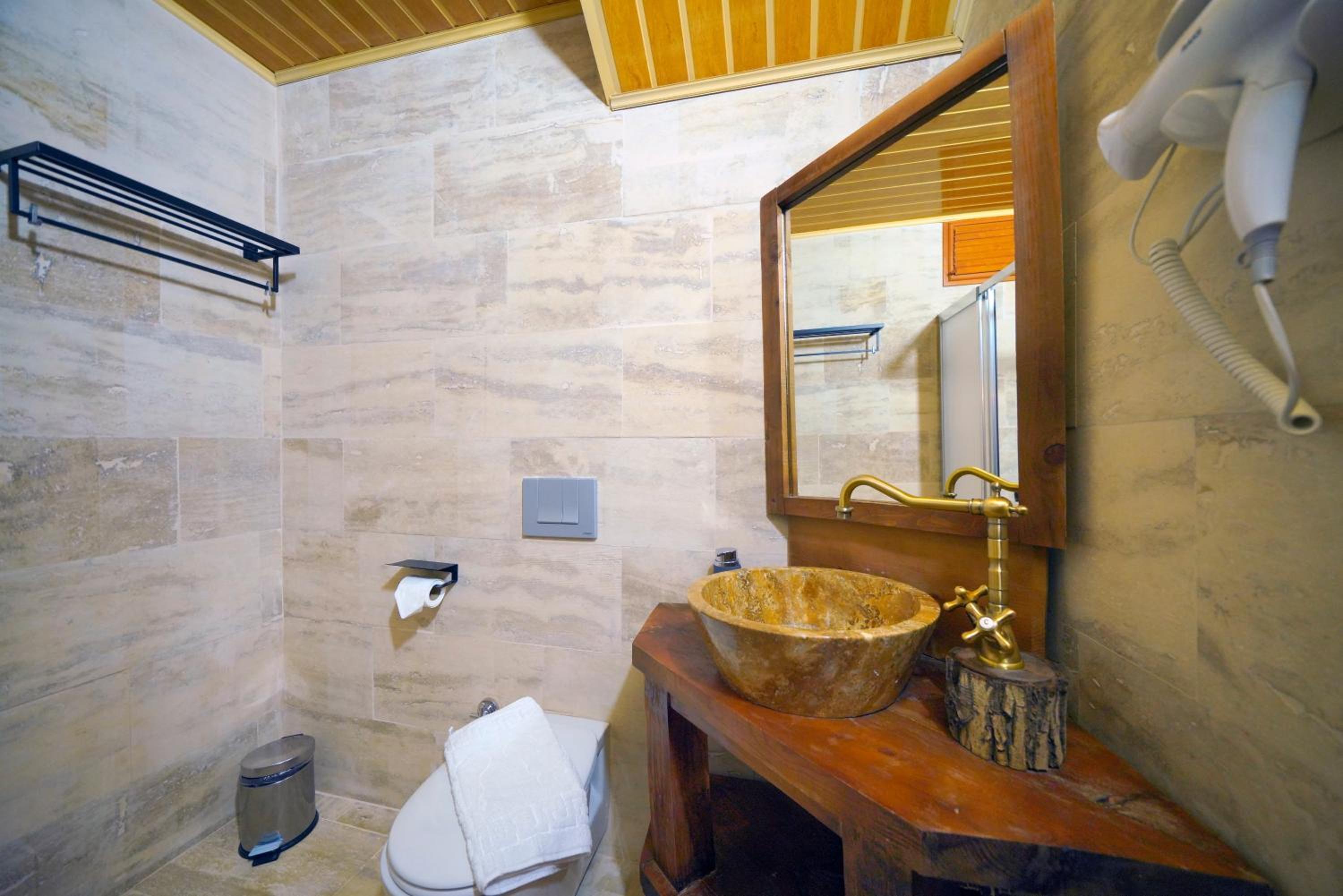 Double Room - Photo 18