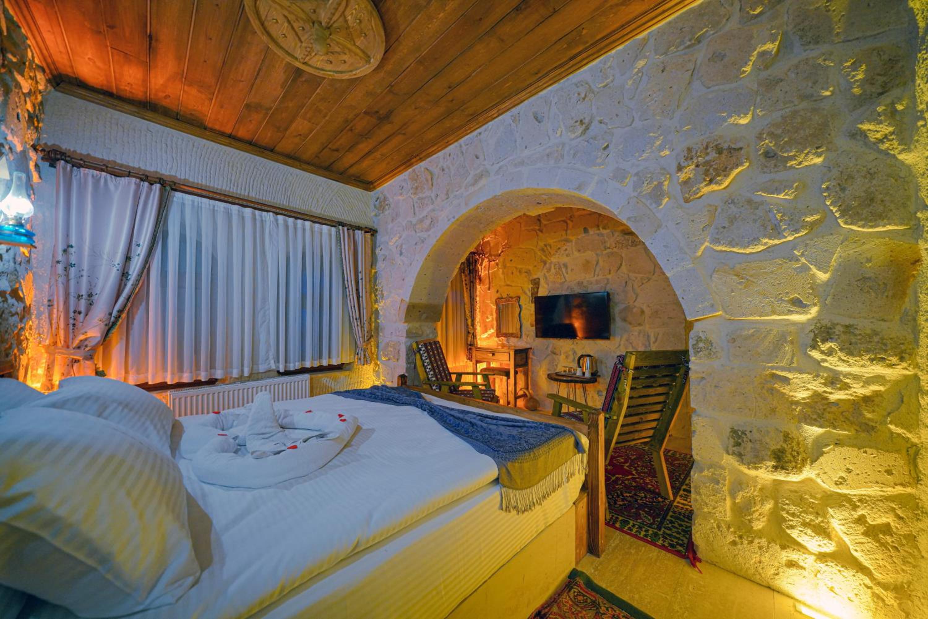 Deluxe Room - Photo 13