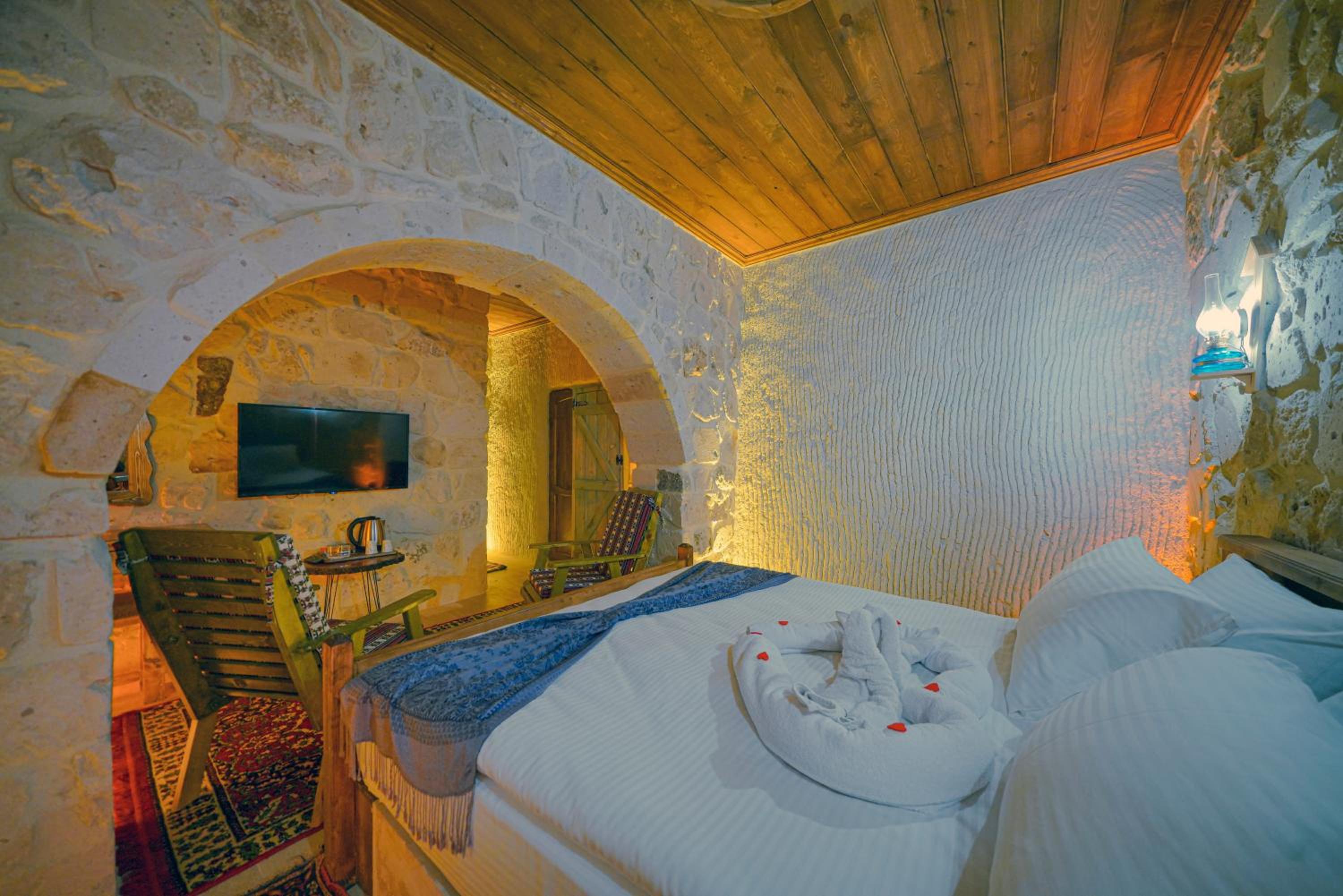 Deluxe Room - Photo 15