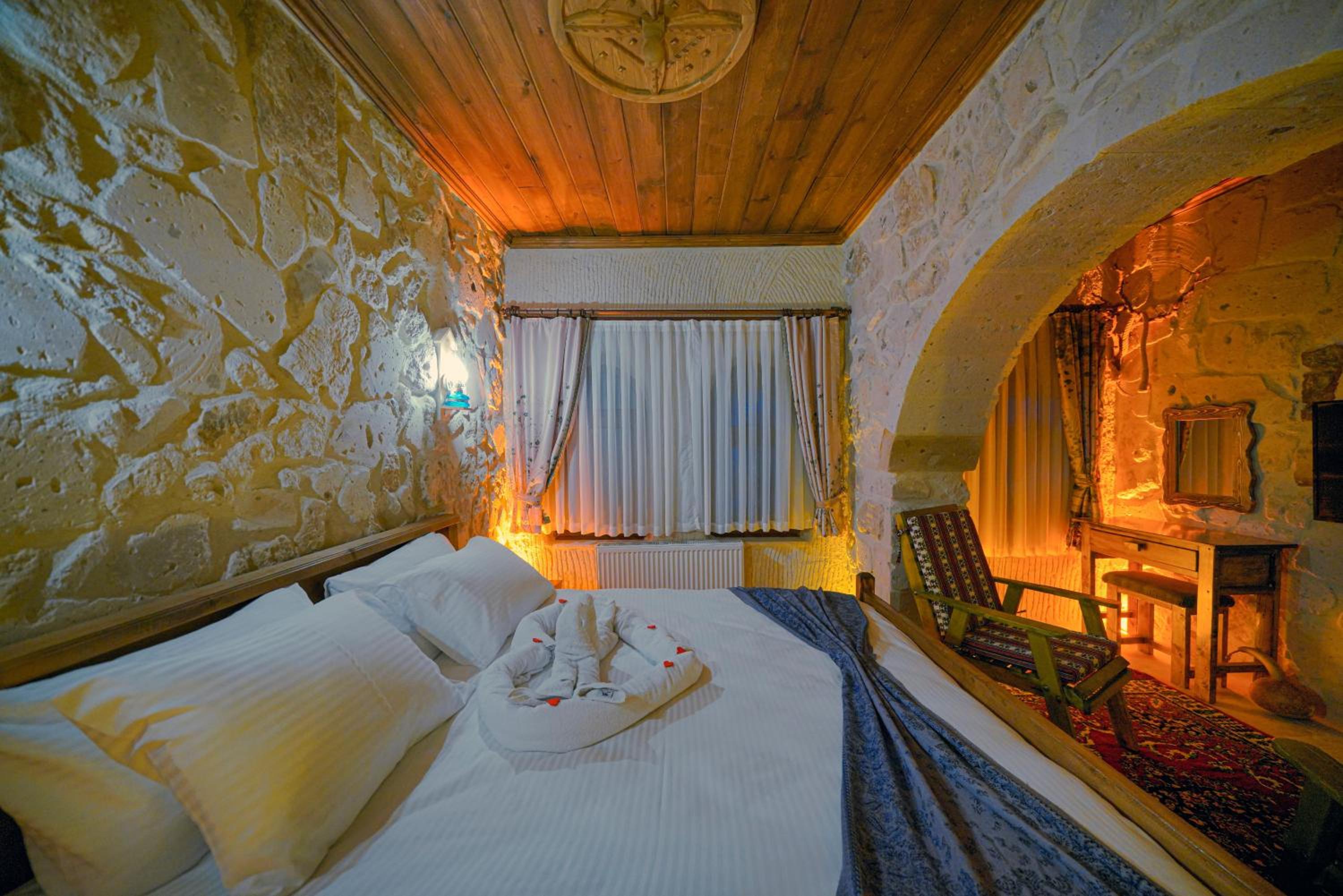 Deluxe Room - Photo 16