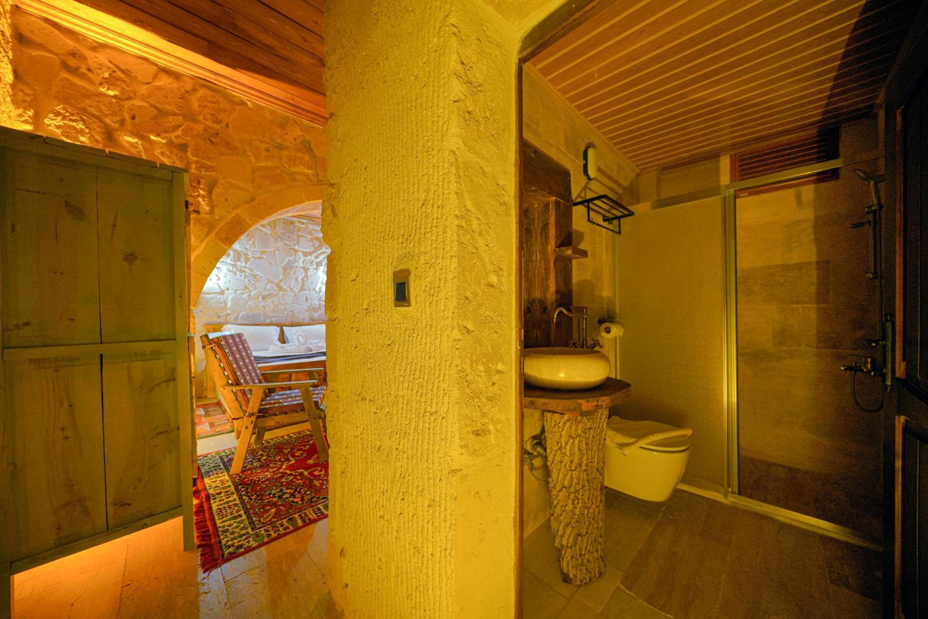 Deluxe Room - Photo 11