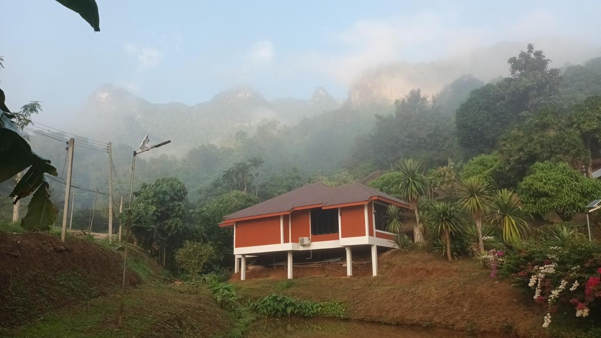 Family Room with Mountain View - Photo 4