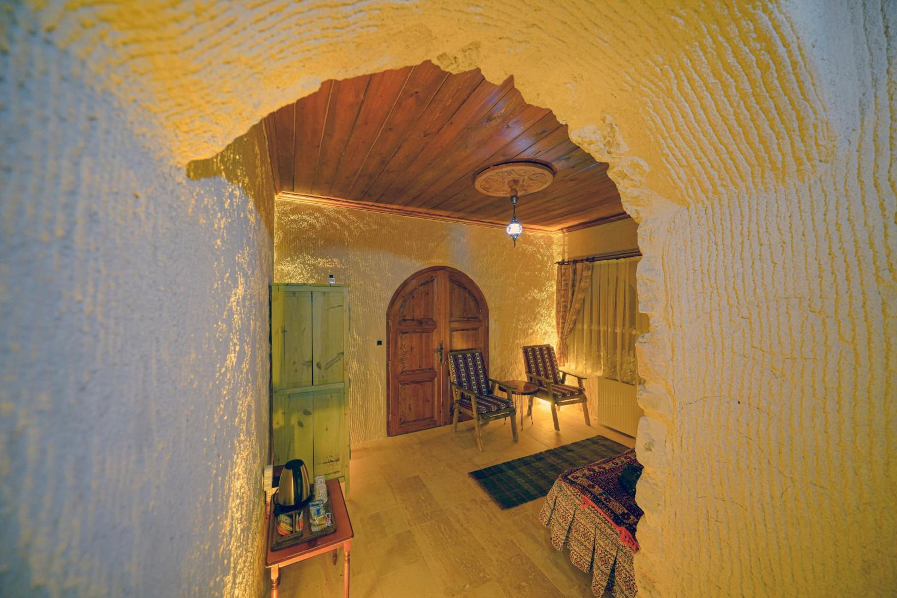 Standard King Room - Photo 18