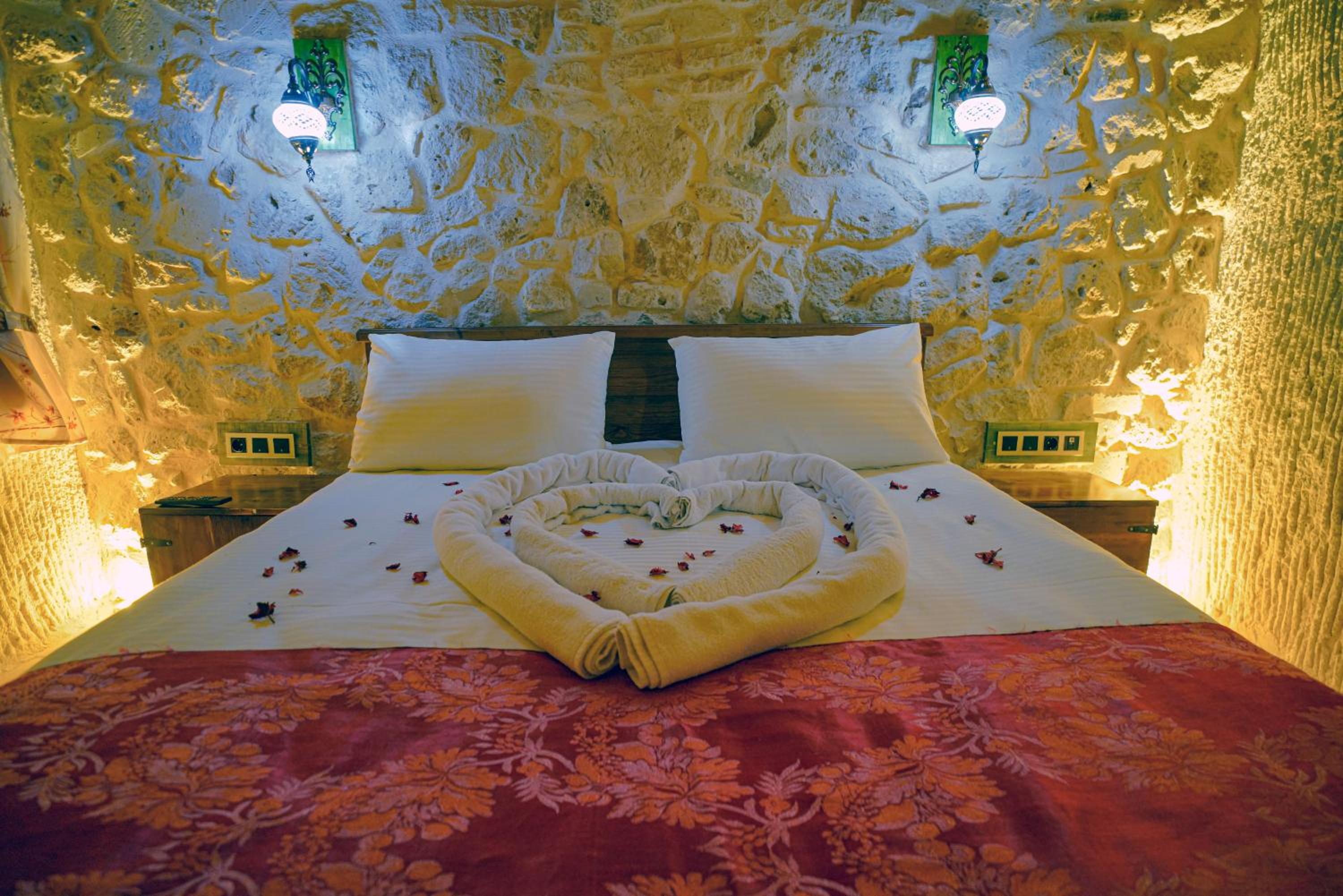 Standard King Room - Photo 16