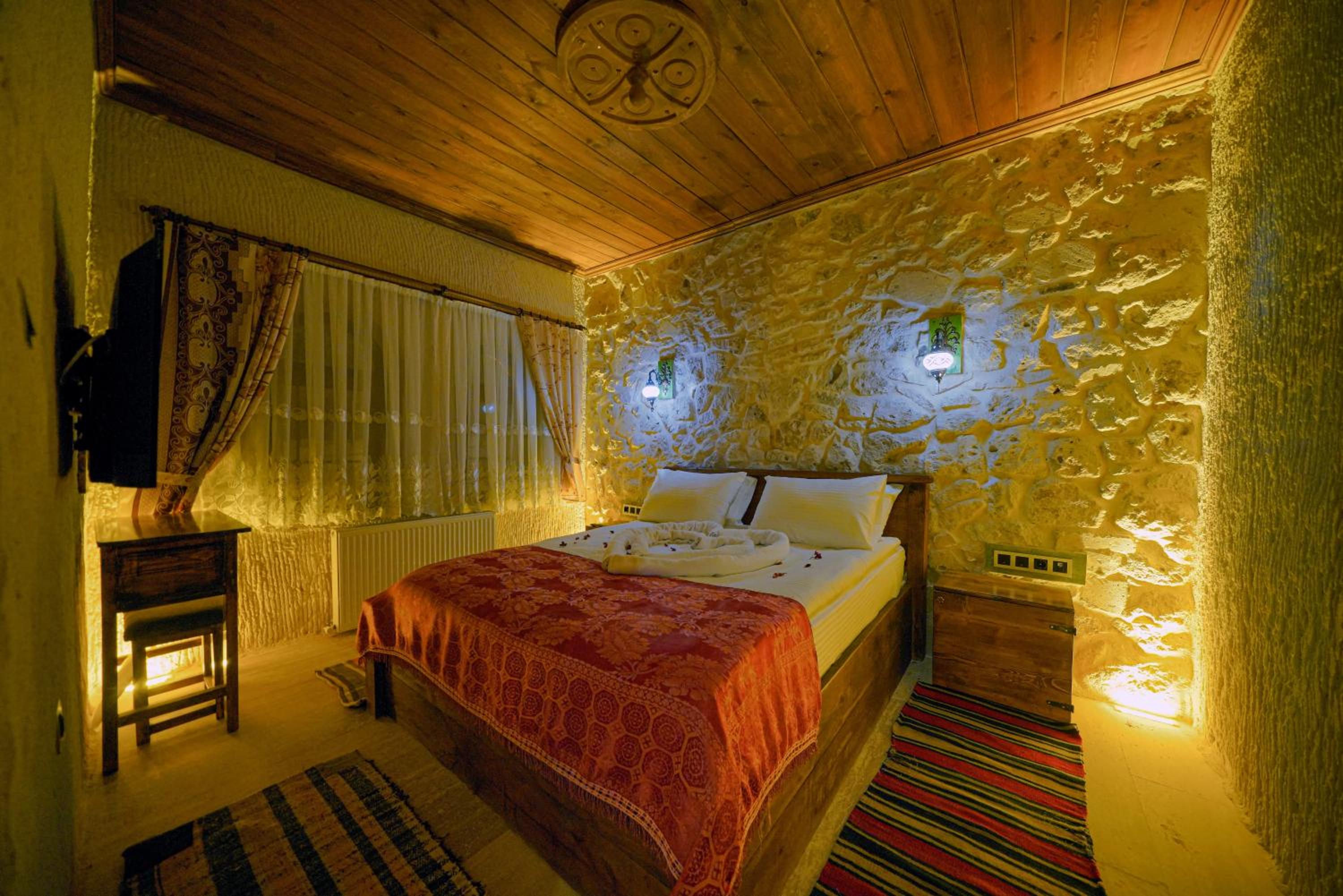 Standard King Room - Photo 4