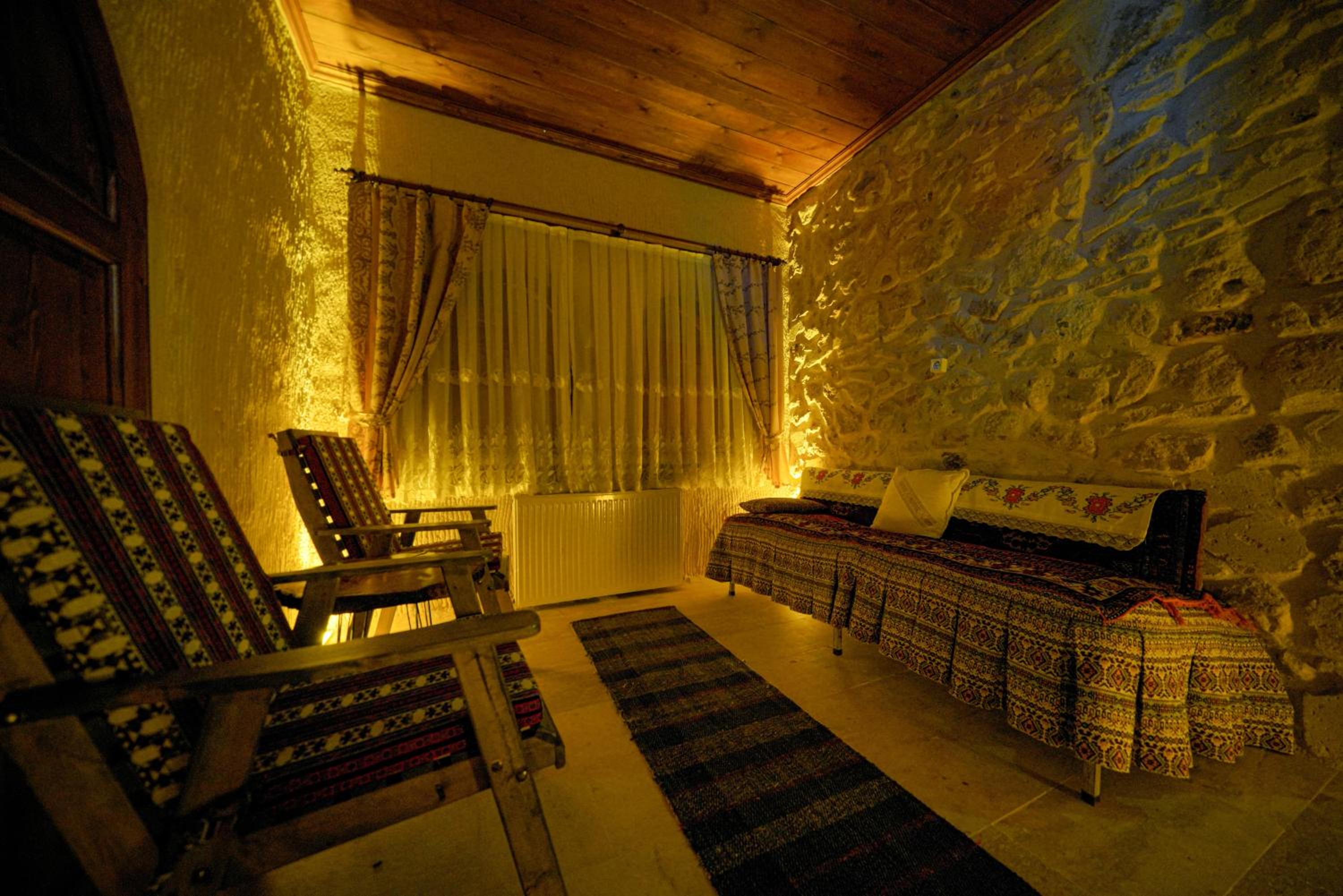 Standard King Room - Photo 3