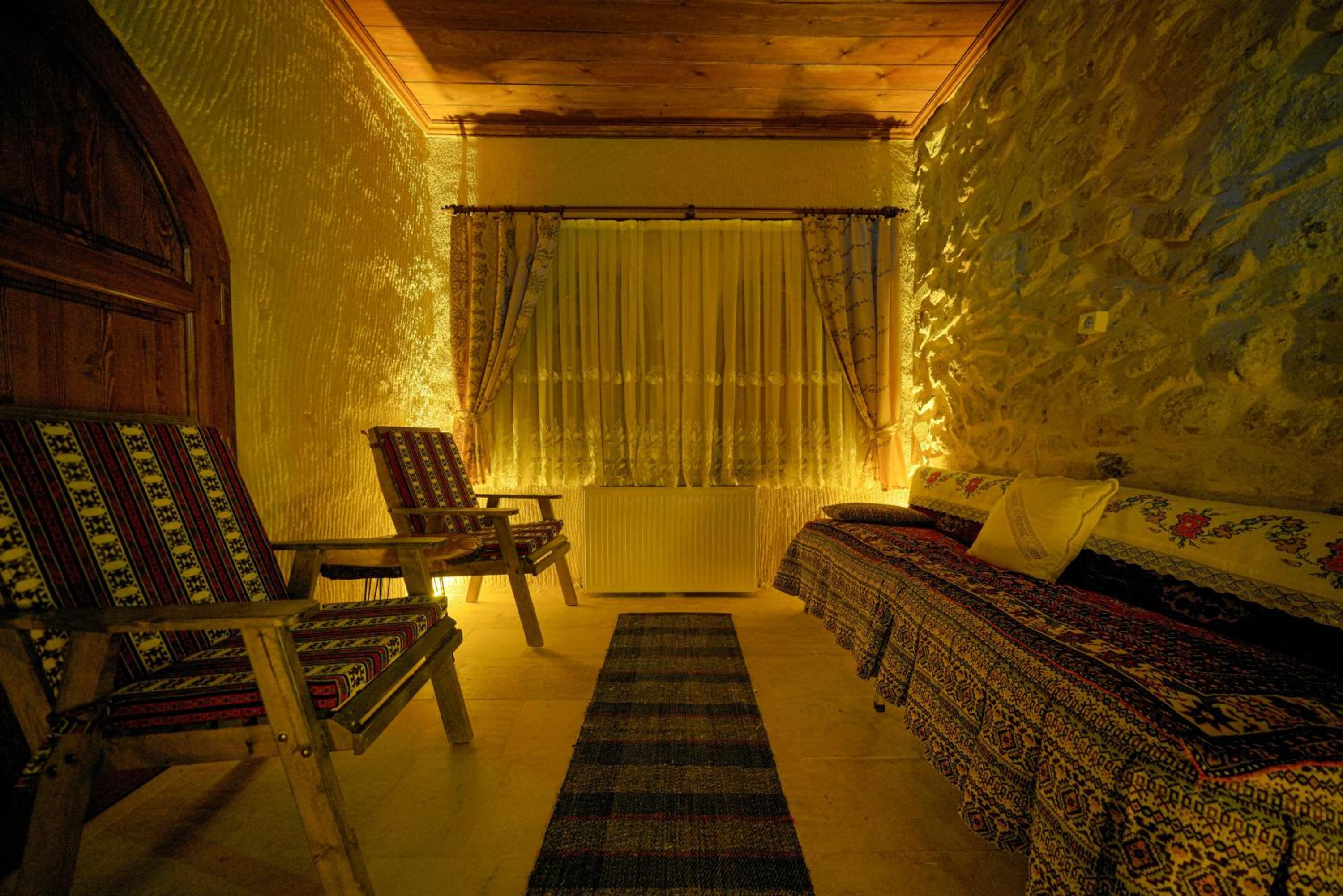 Standard King Room - Photo 2