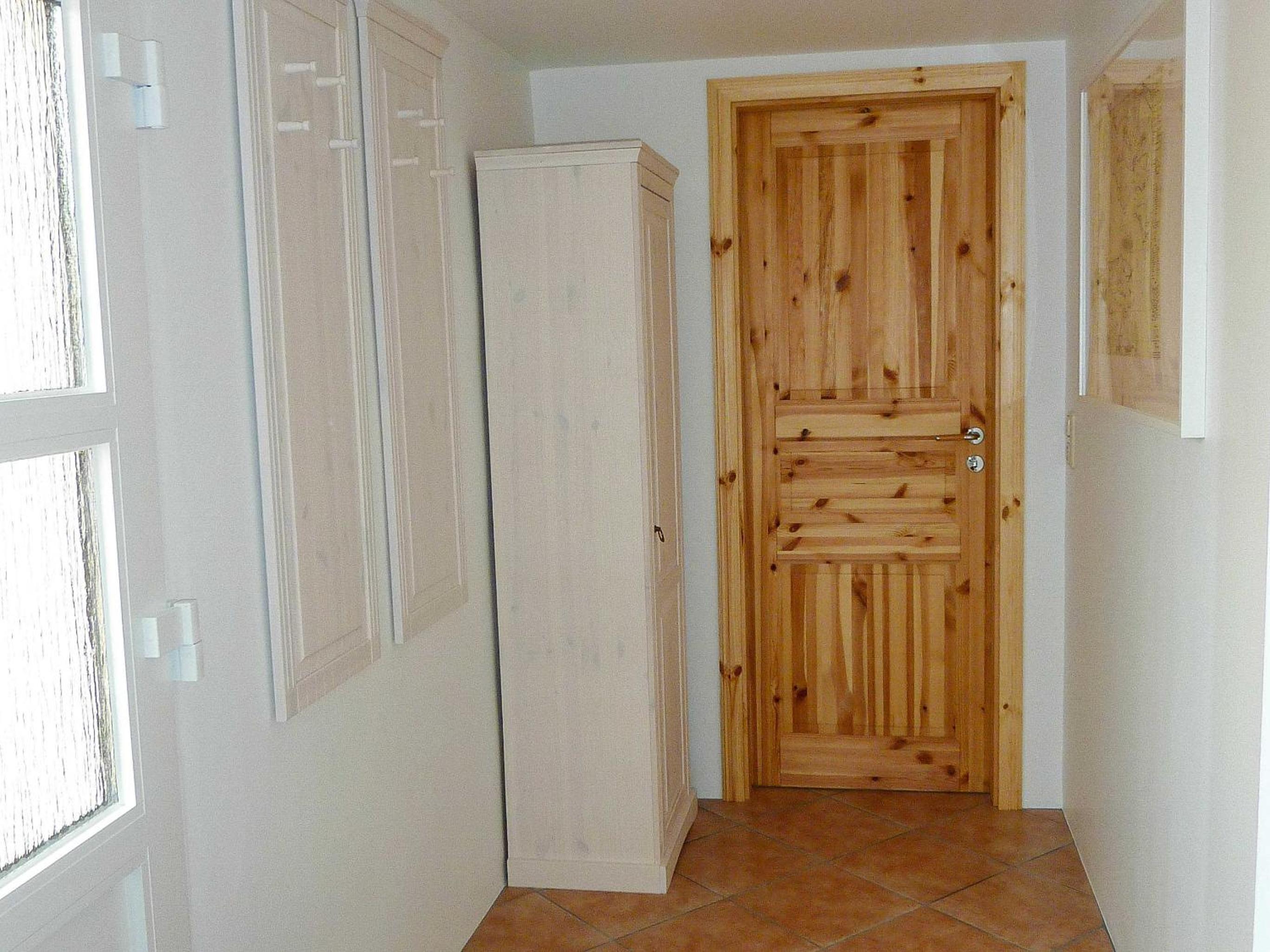 One-Bedroom Apartment with Lake View photo 2