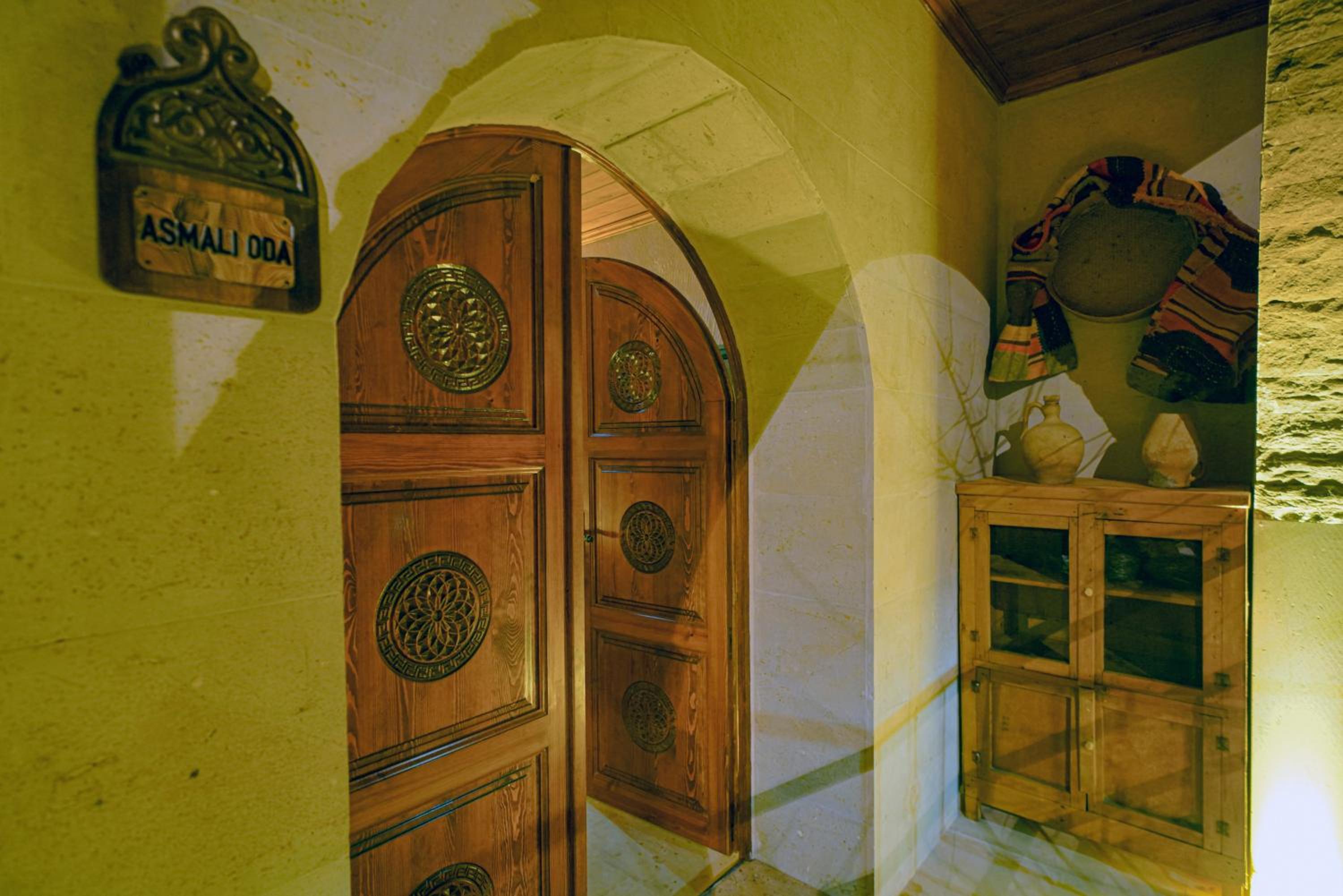 Standard King Room - Photo 11