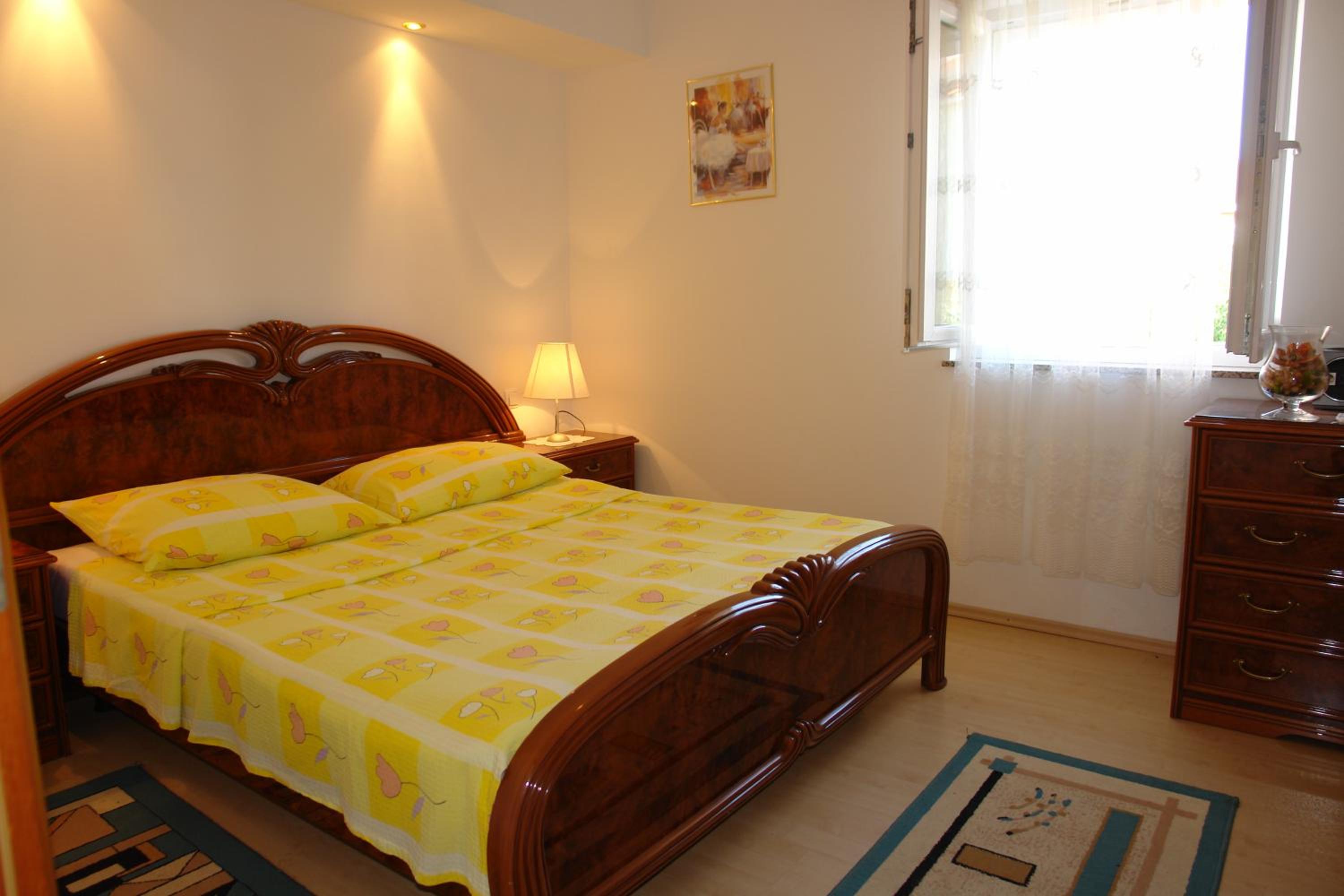 Apartment with Sea View - Photo 9