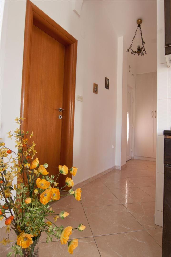 Apartment with Sea View - Photo 8