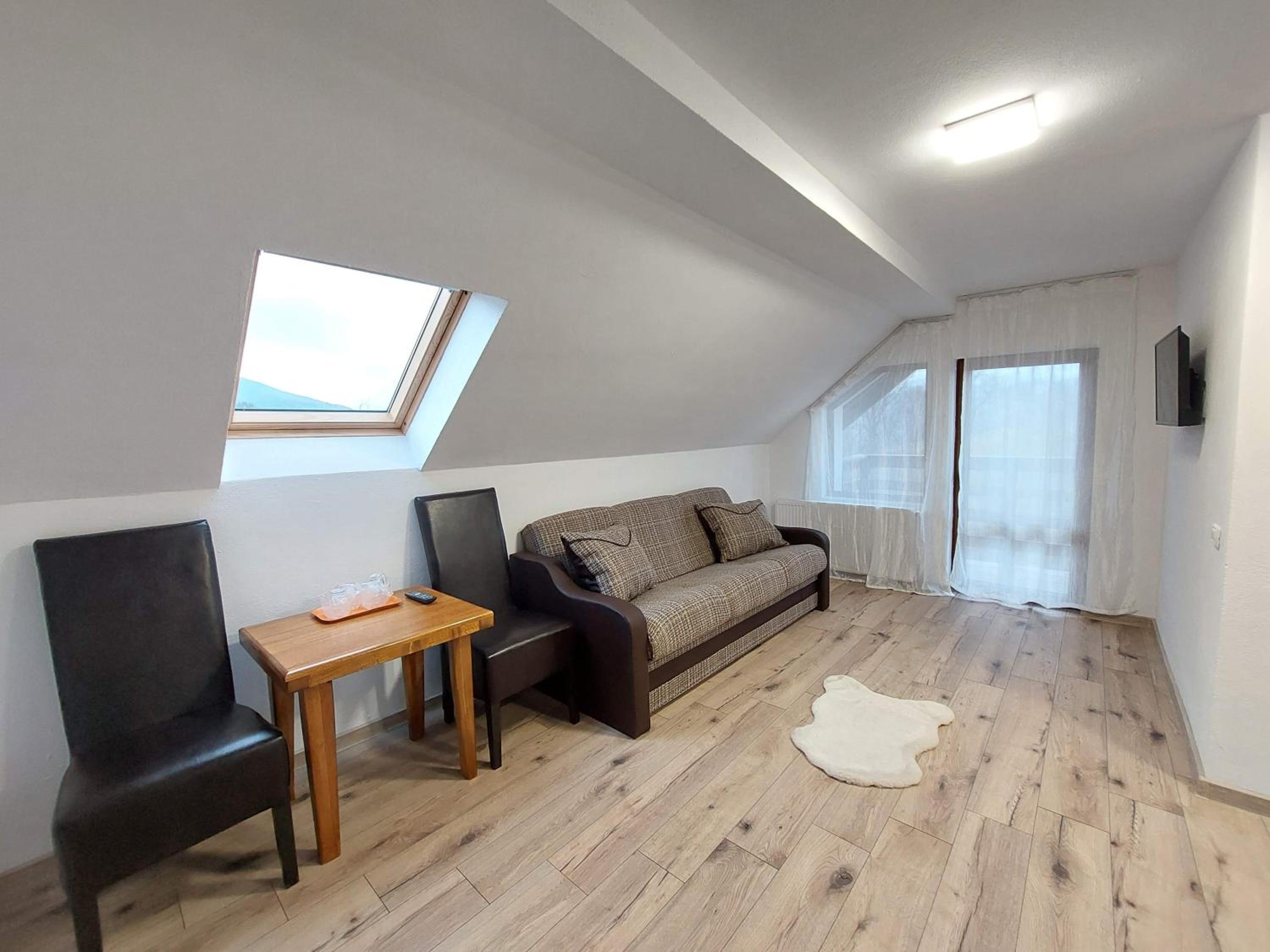 Family Room with Balcony photo 3