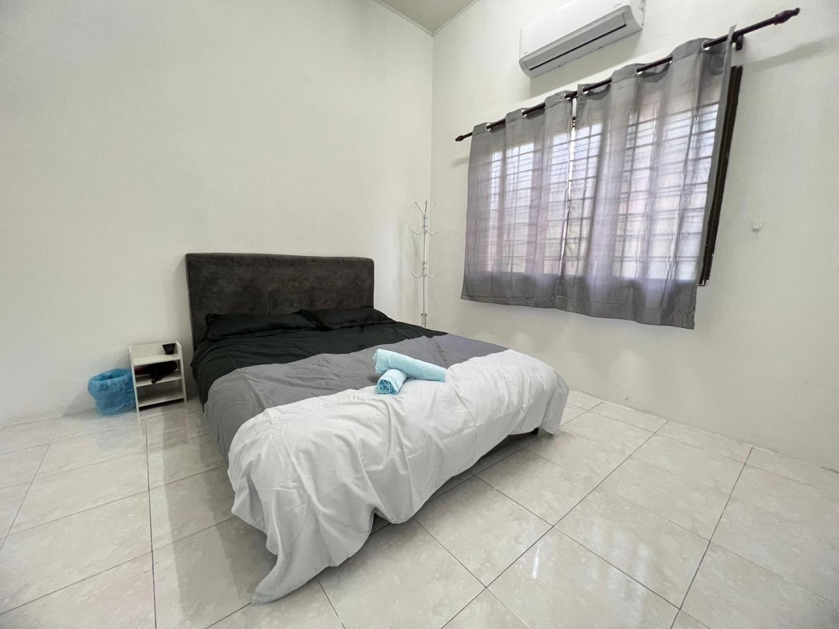 Four-Bedroom House photo 2