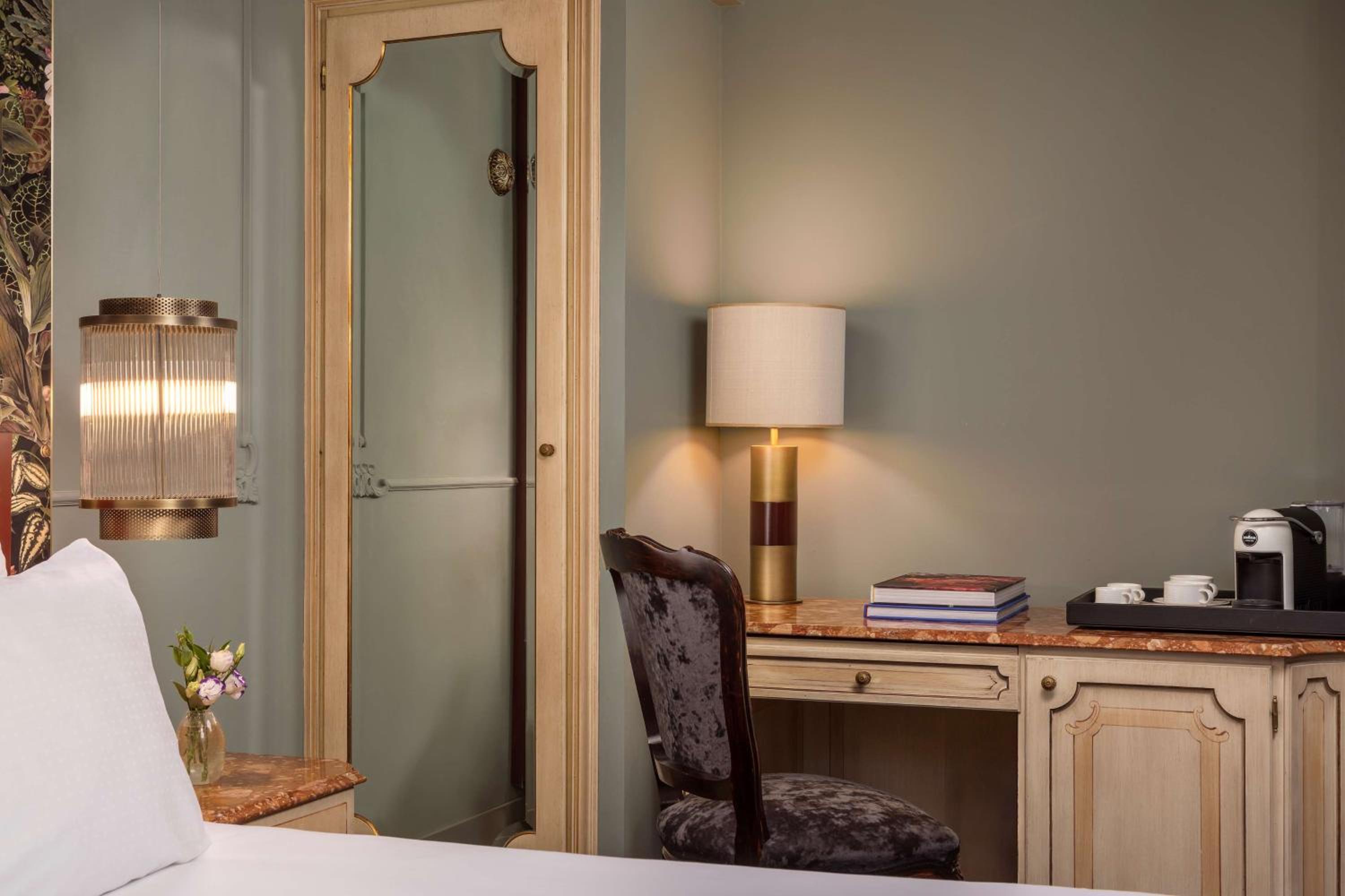 Superior Double or Twin Room thumbnail 5