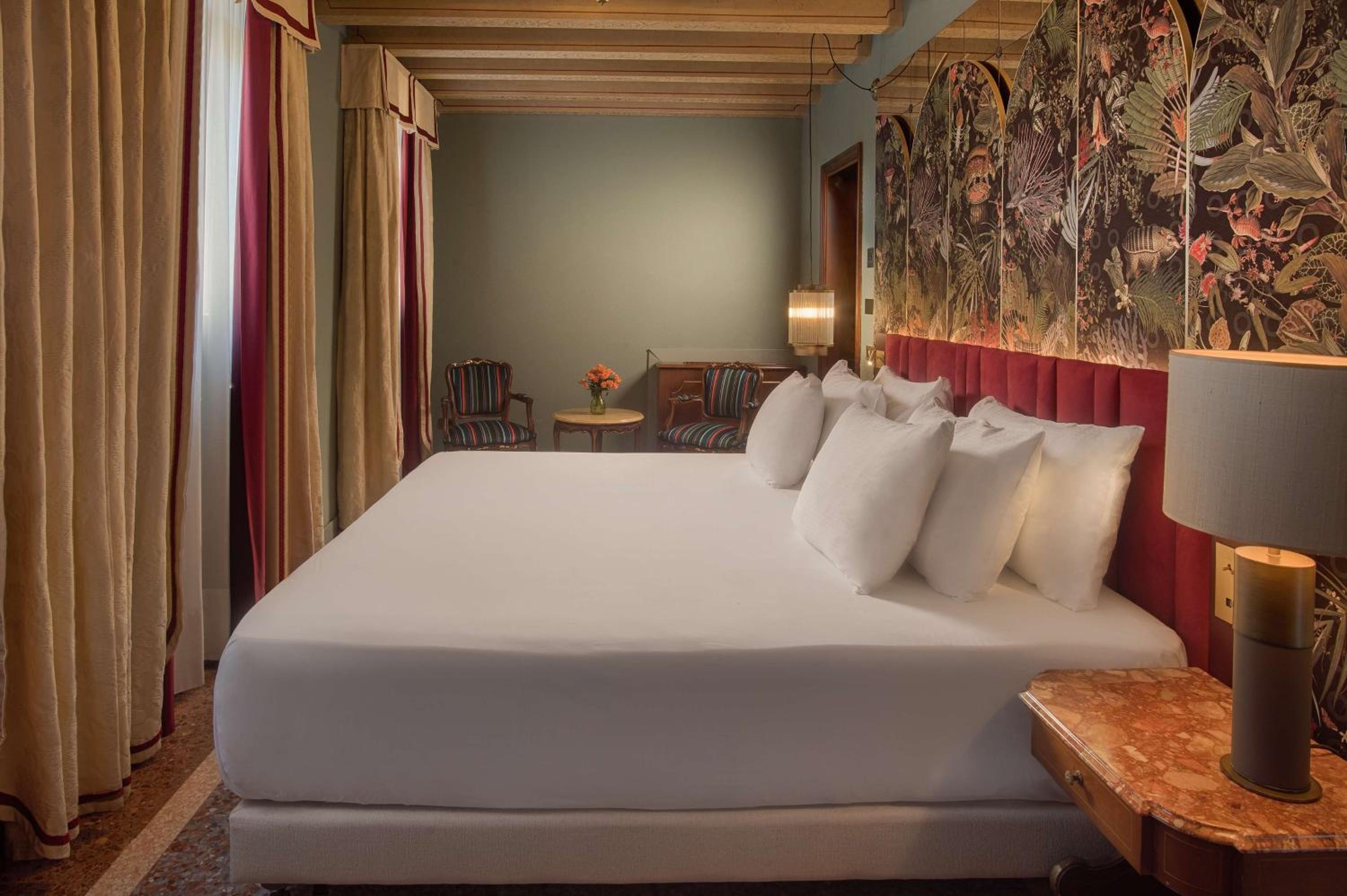 Premium Double Room with One Twin Bed and 2 Adults Occupancy (Non Smoking) thumbnail 6
