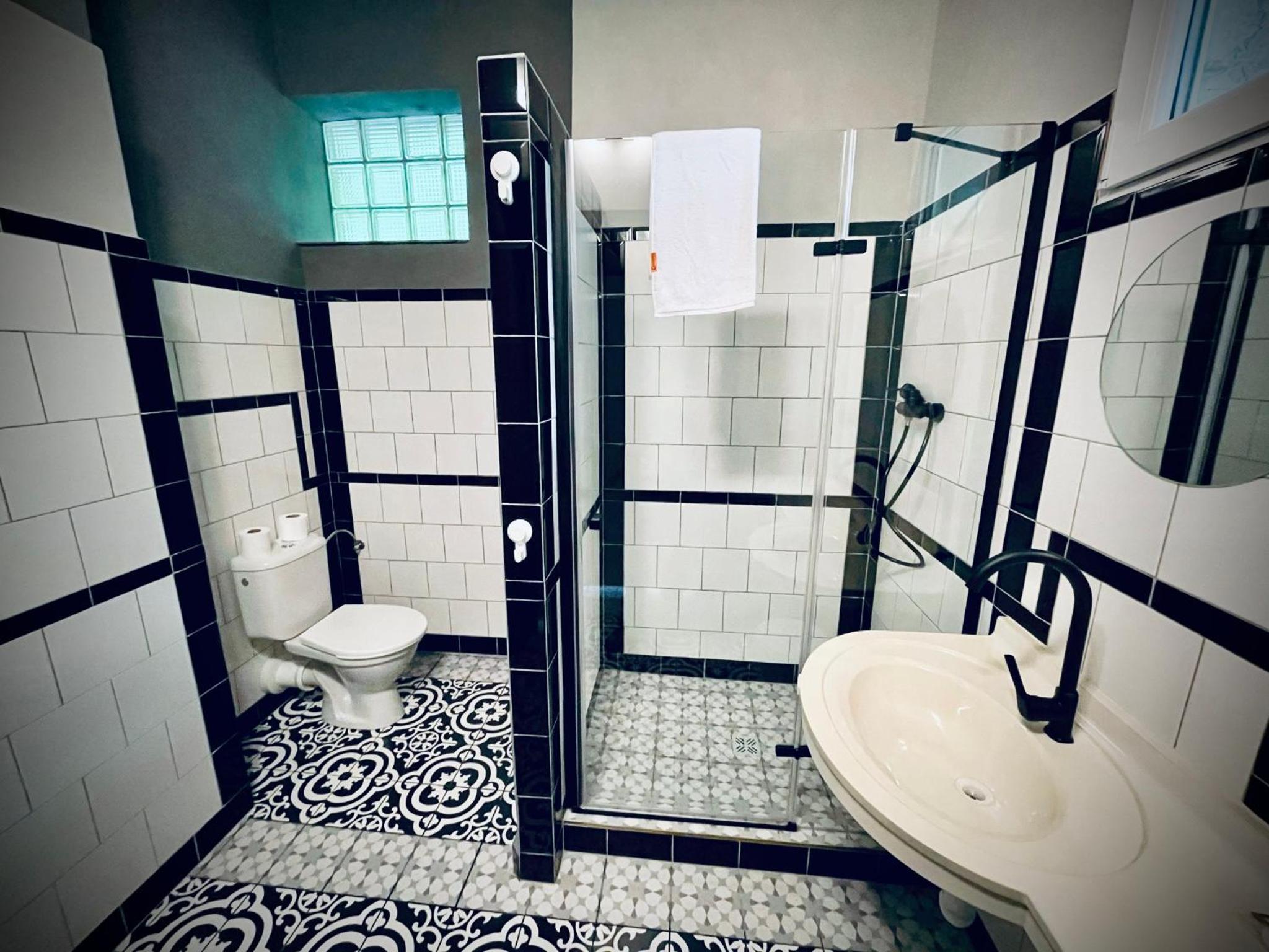 Family Room with Bathroom photo 2