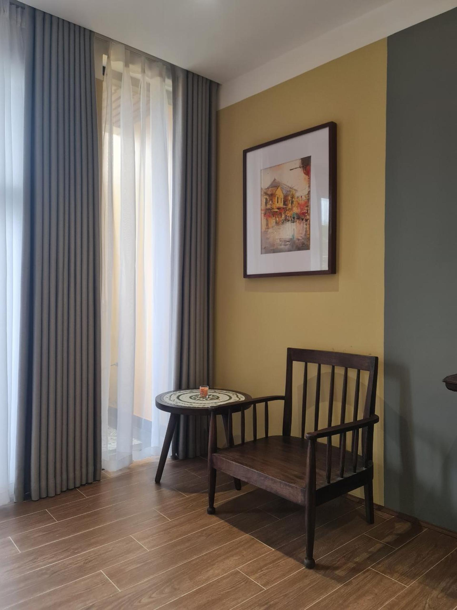 Deluxe Double Room with Balcony - Photo 10
