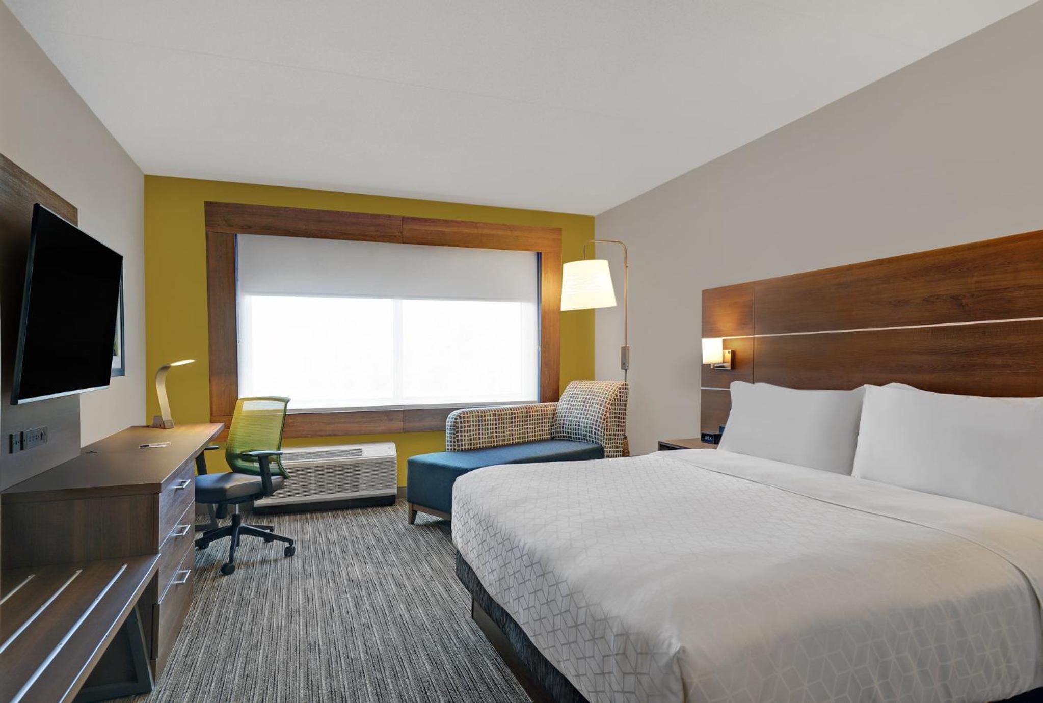 Standard King Room - Photo 5