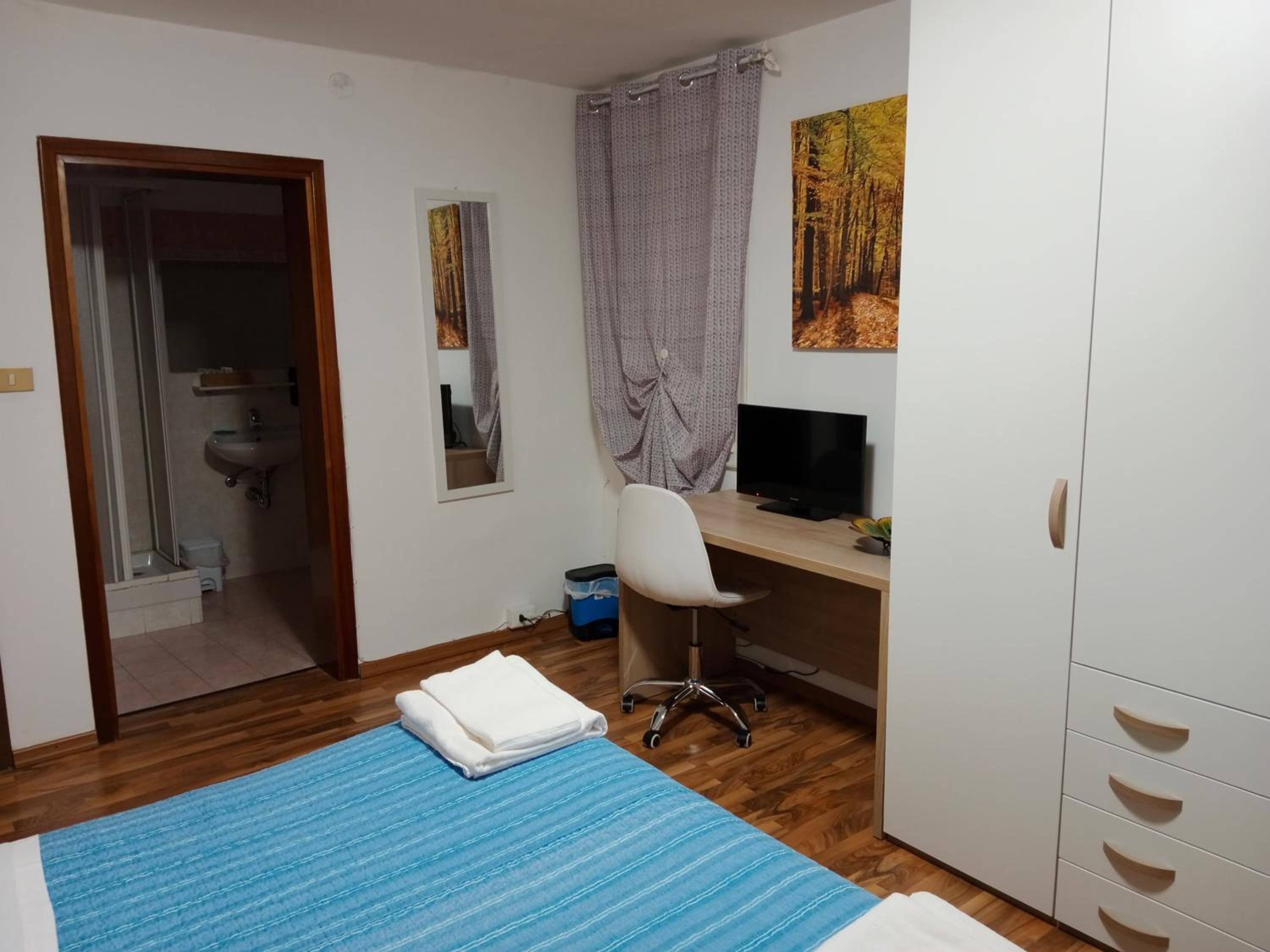 Deluxe Room (2 Adults + 1 Child) photo 1