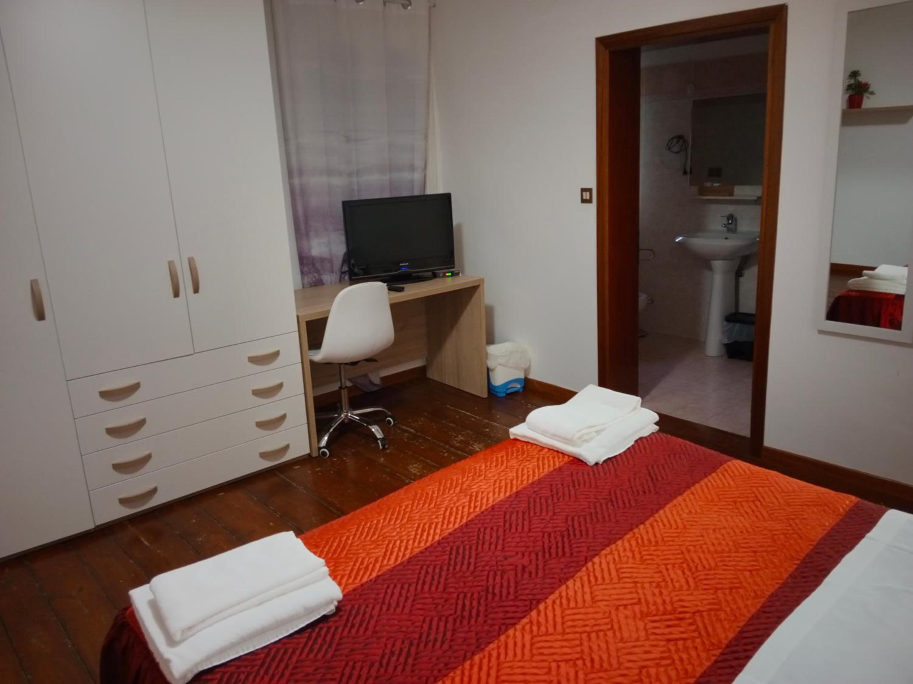 Deluxe Room (2 Adults + 1 Child) photo 3