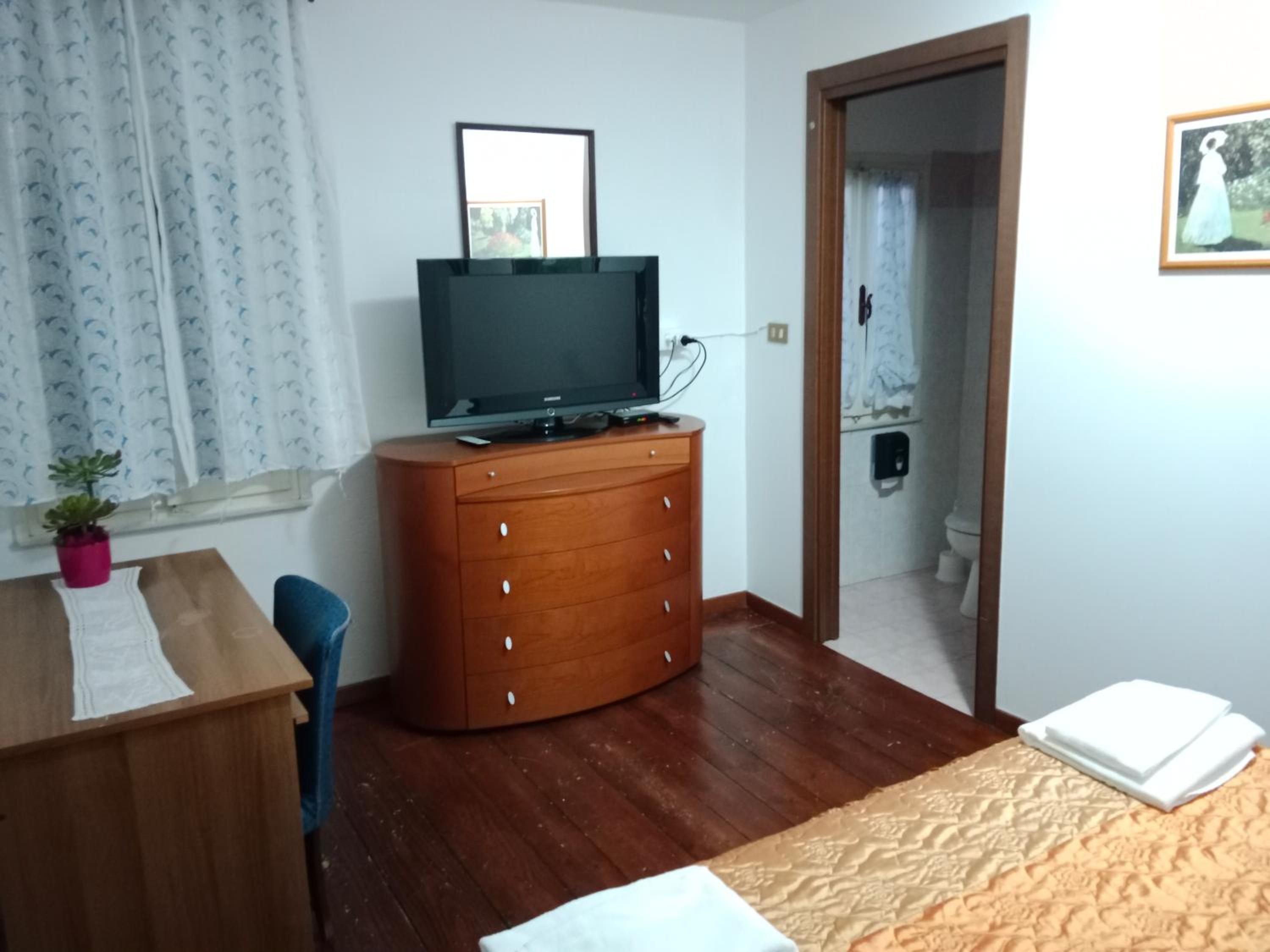 Double Room with Private Bathroom photo 2