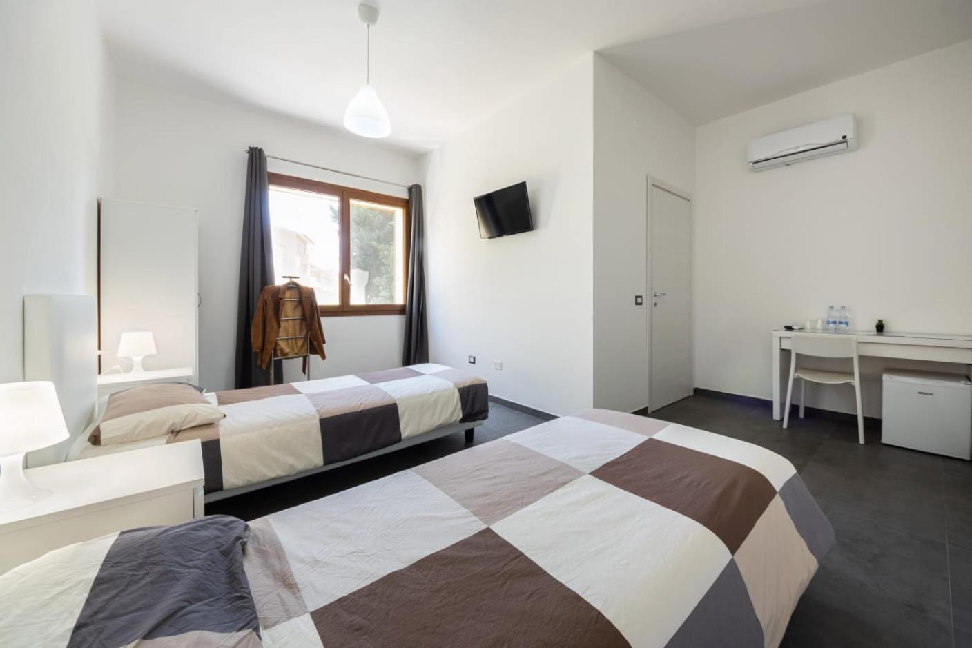 Double or Twin Room with Private Bathroom photo 1