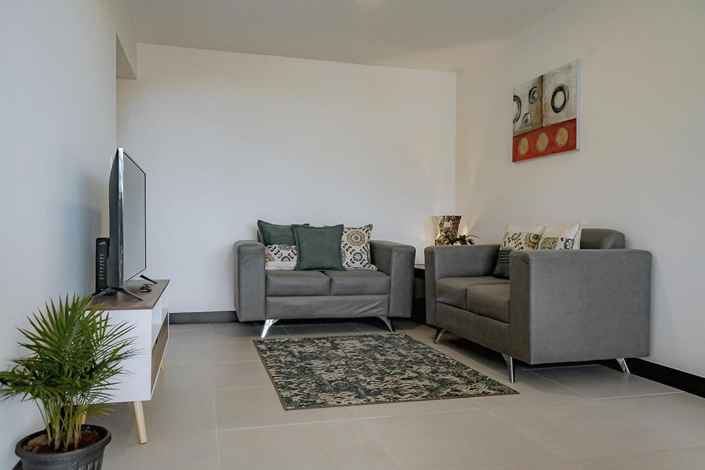 Three-Bedroom Apartment - Photo 3