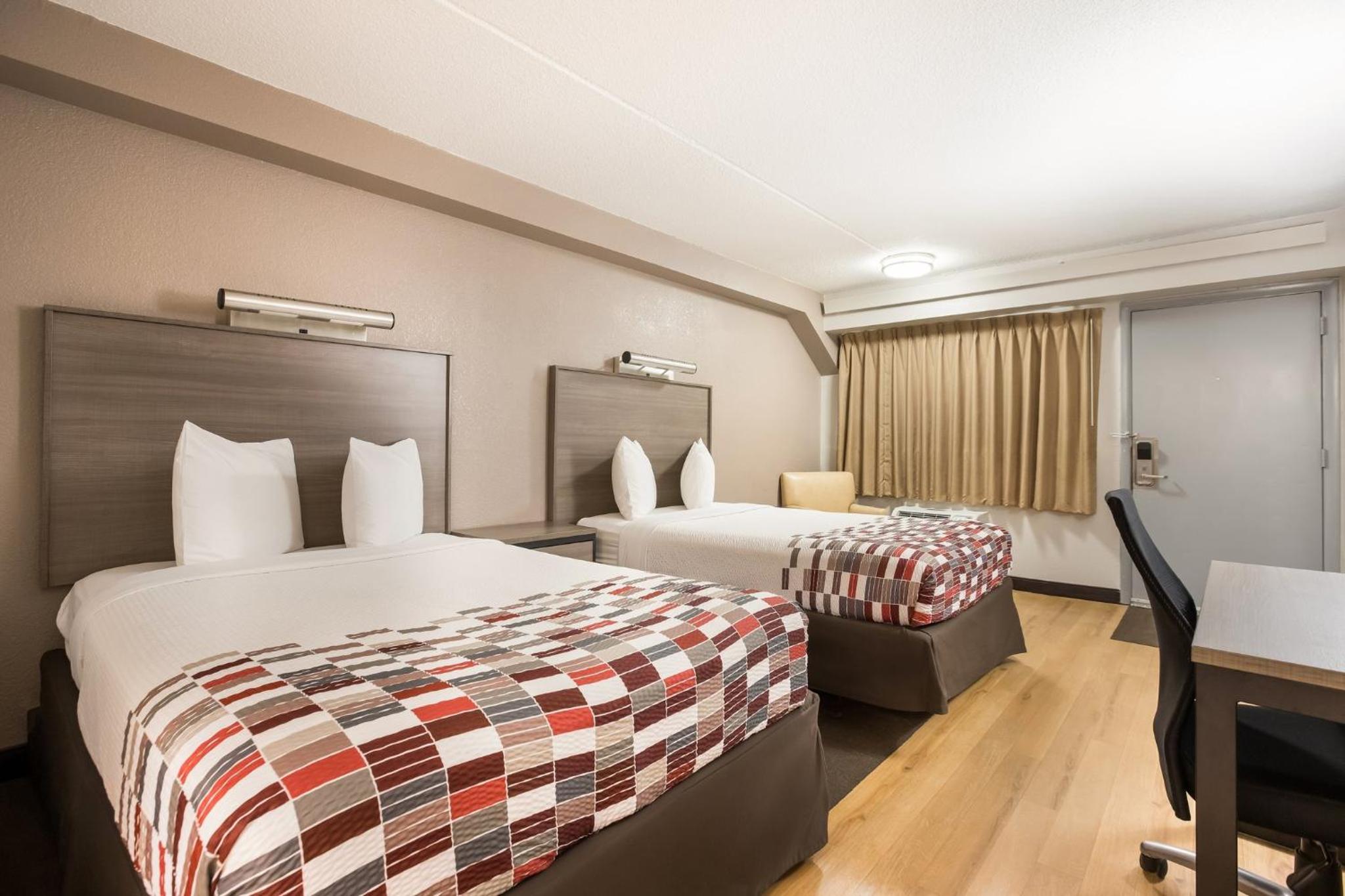  Deluxe Room with Two Double Beds Smoke Free - Photo 3