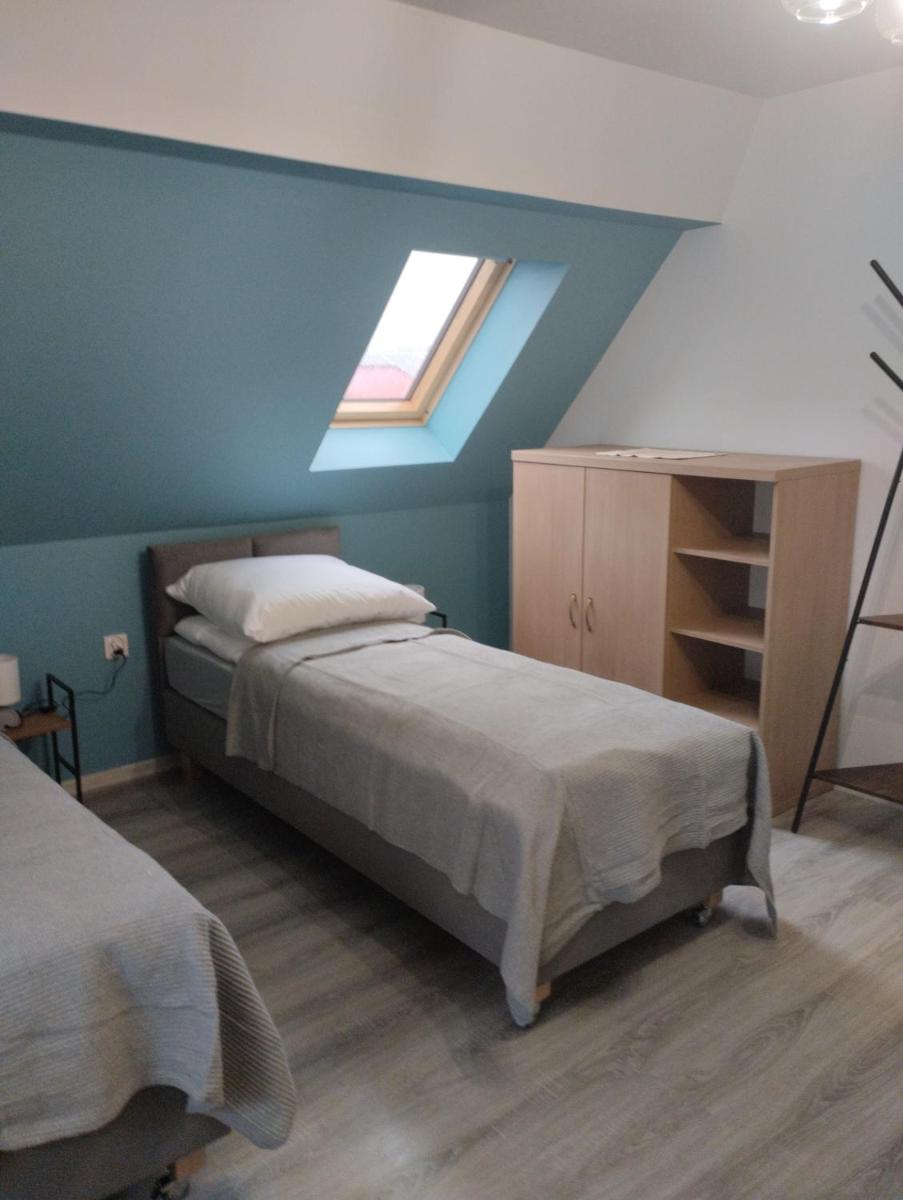 Double or Twin Room with Bathroom - Photo 4