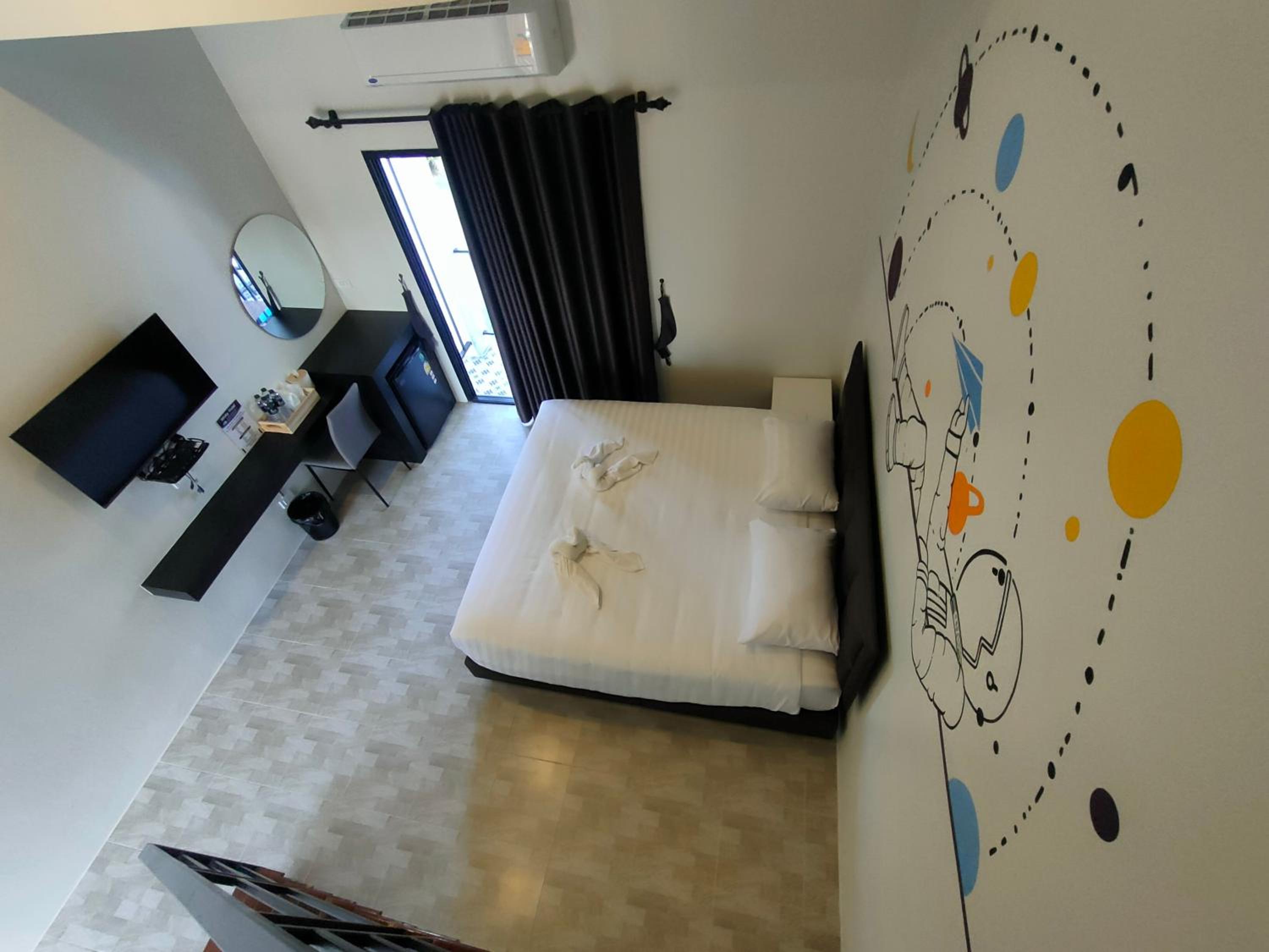 Deluxe Family Room - Photo 13