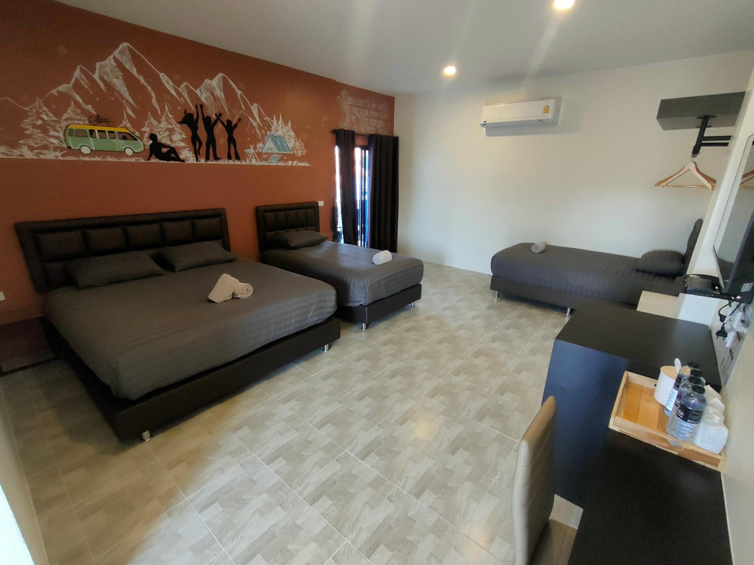 Classic Quadruple Room - Photo 6