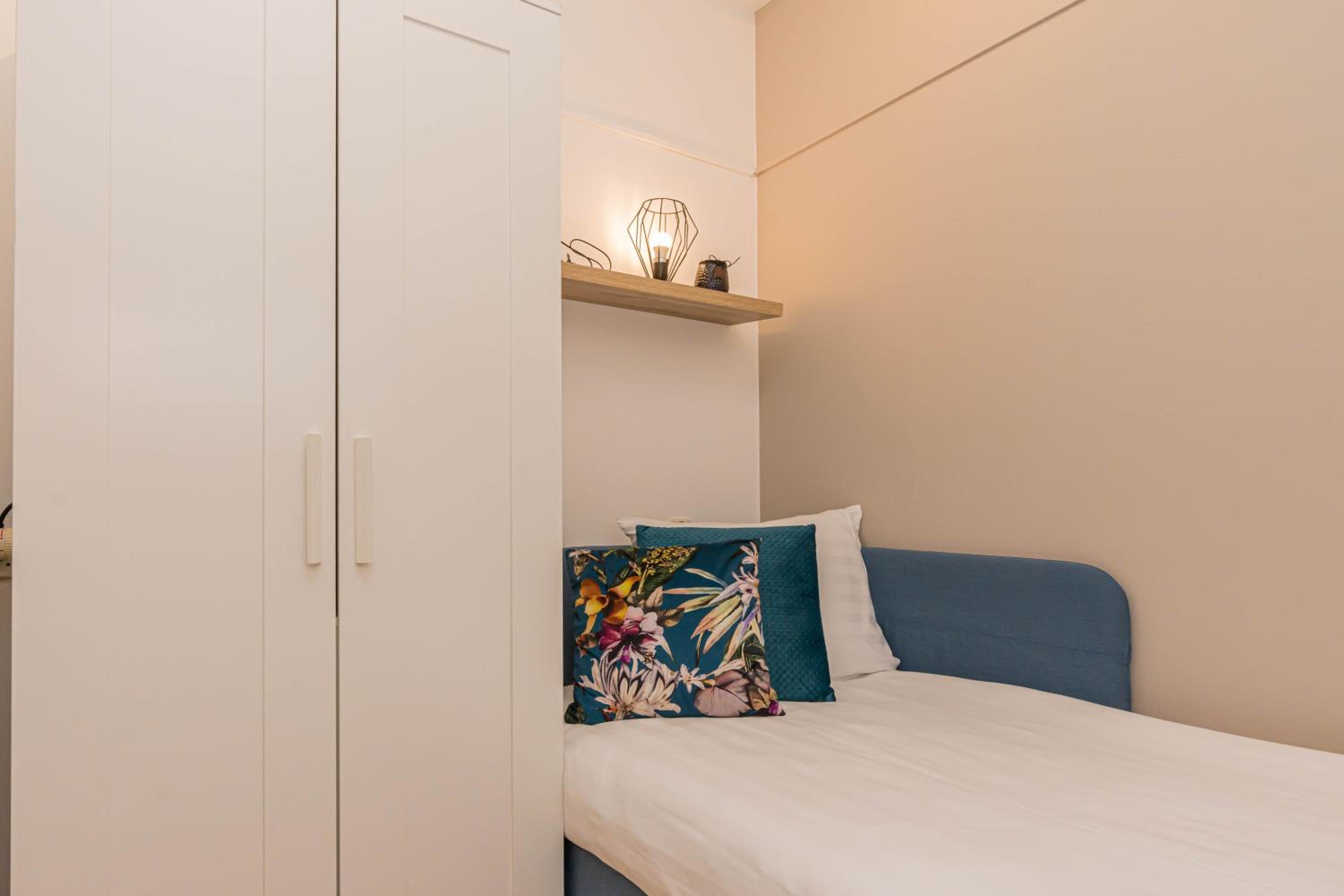 Single Room with Shared Bathroom photo 3