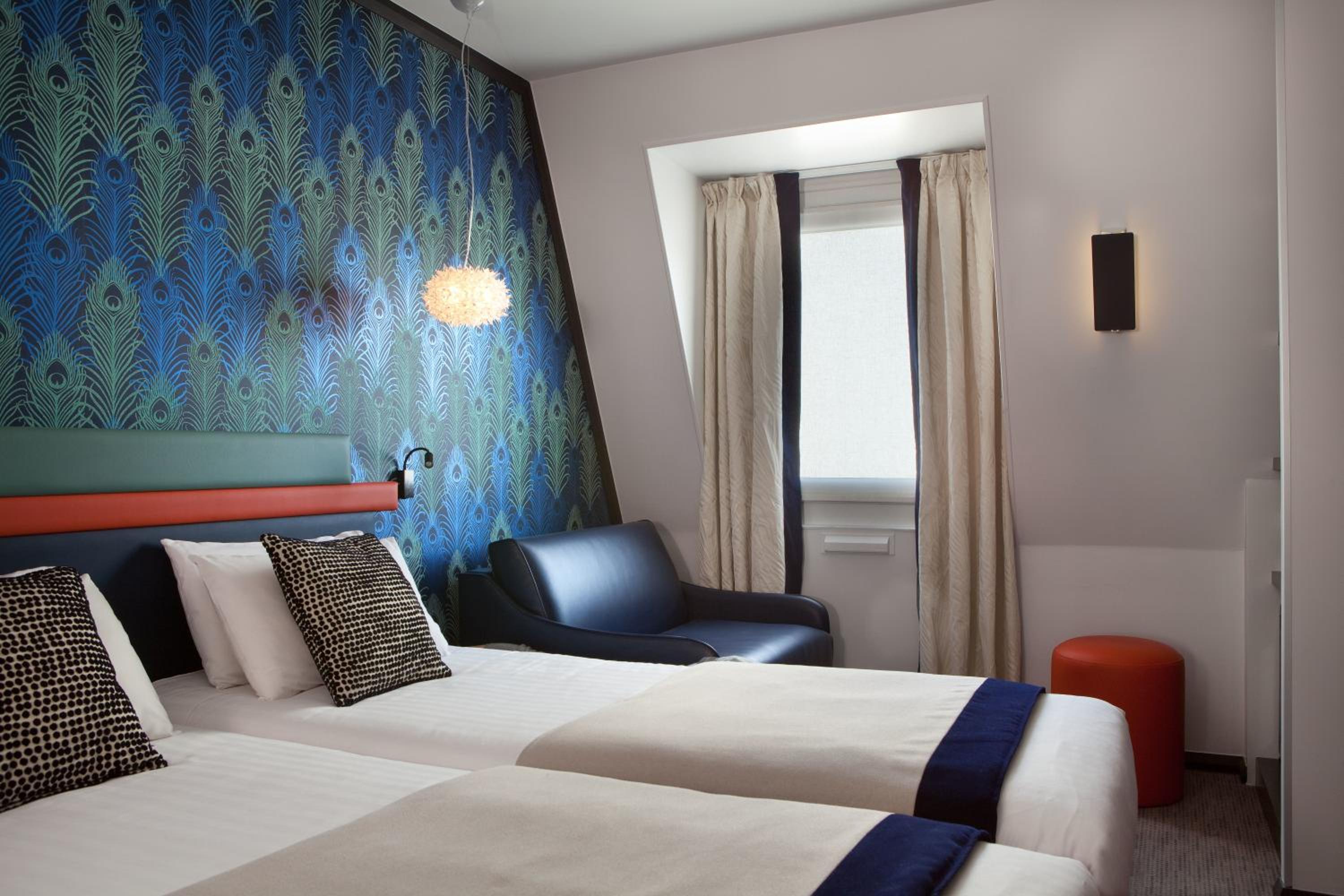 Deluxe Room - Twin and sofa bed photo 1
