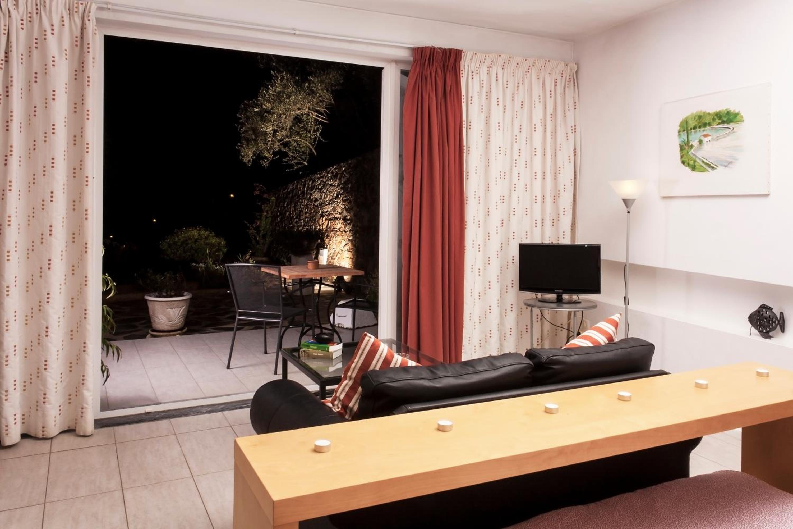Double Room - Photo 5