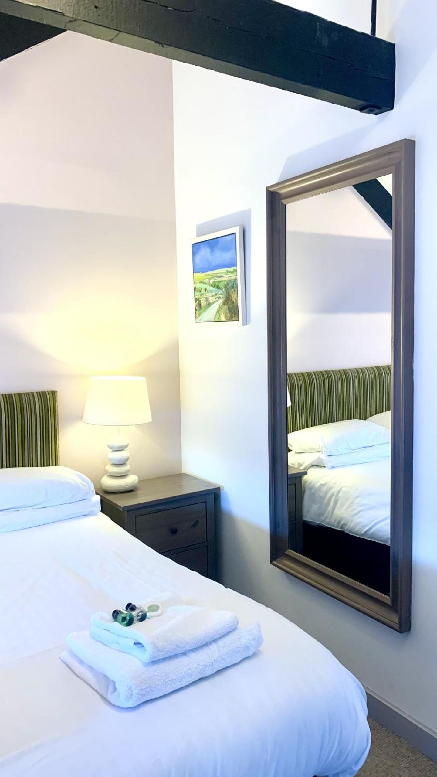Double Room with Private Bathroom - Photo 2