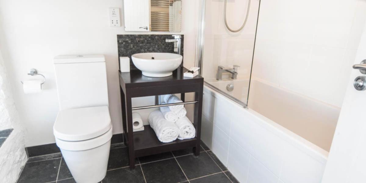 Twin Room with Shower photo 3