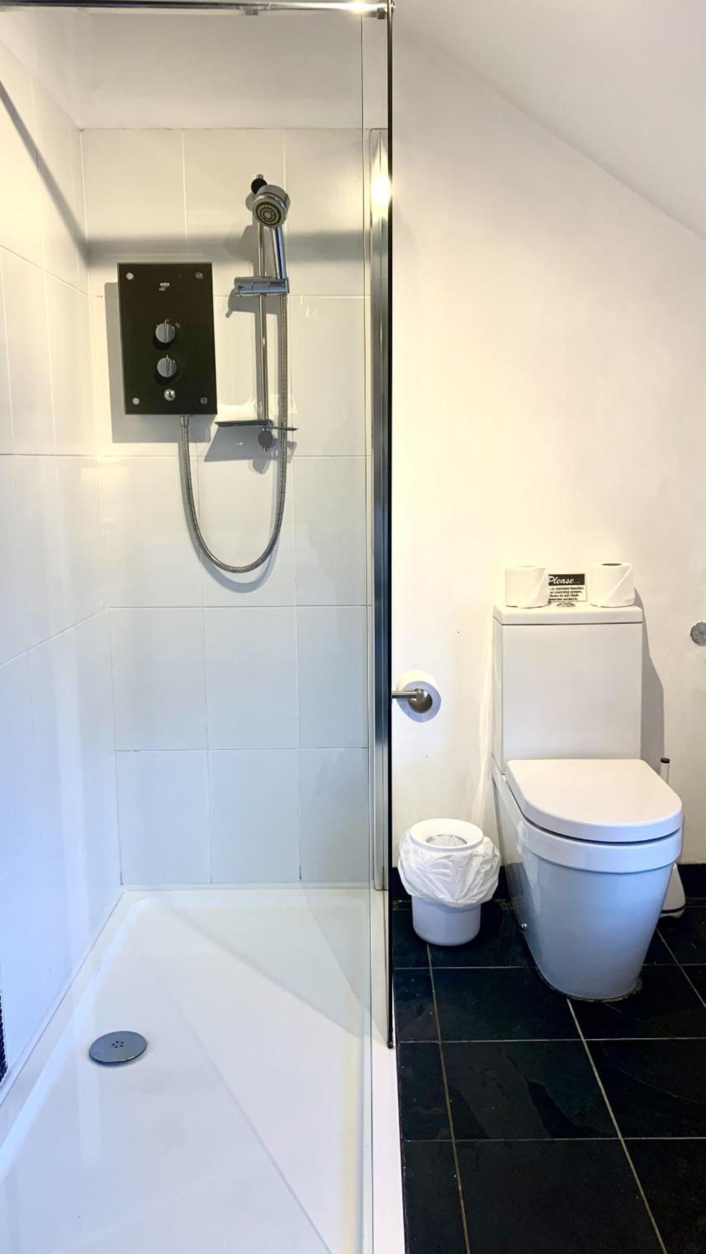 Double Room with Private Bathroom - Photo 5