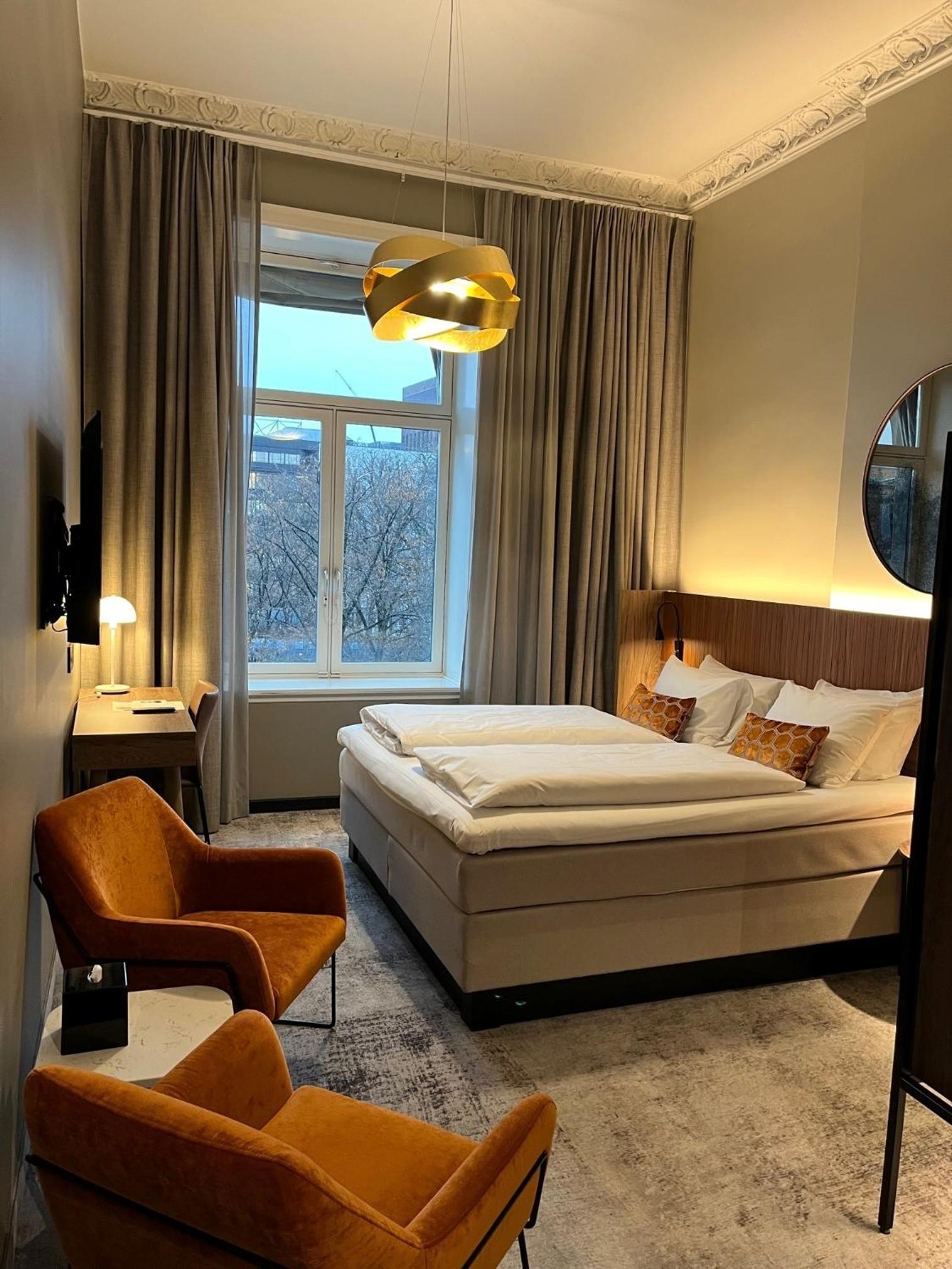 Superior Double Room with View thumbnail 5
