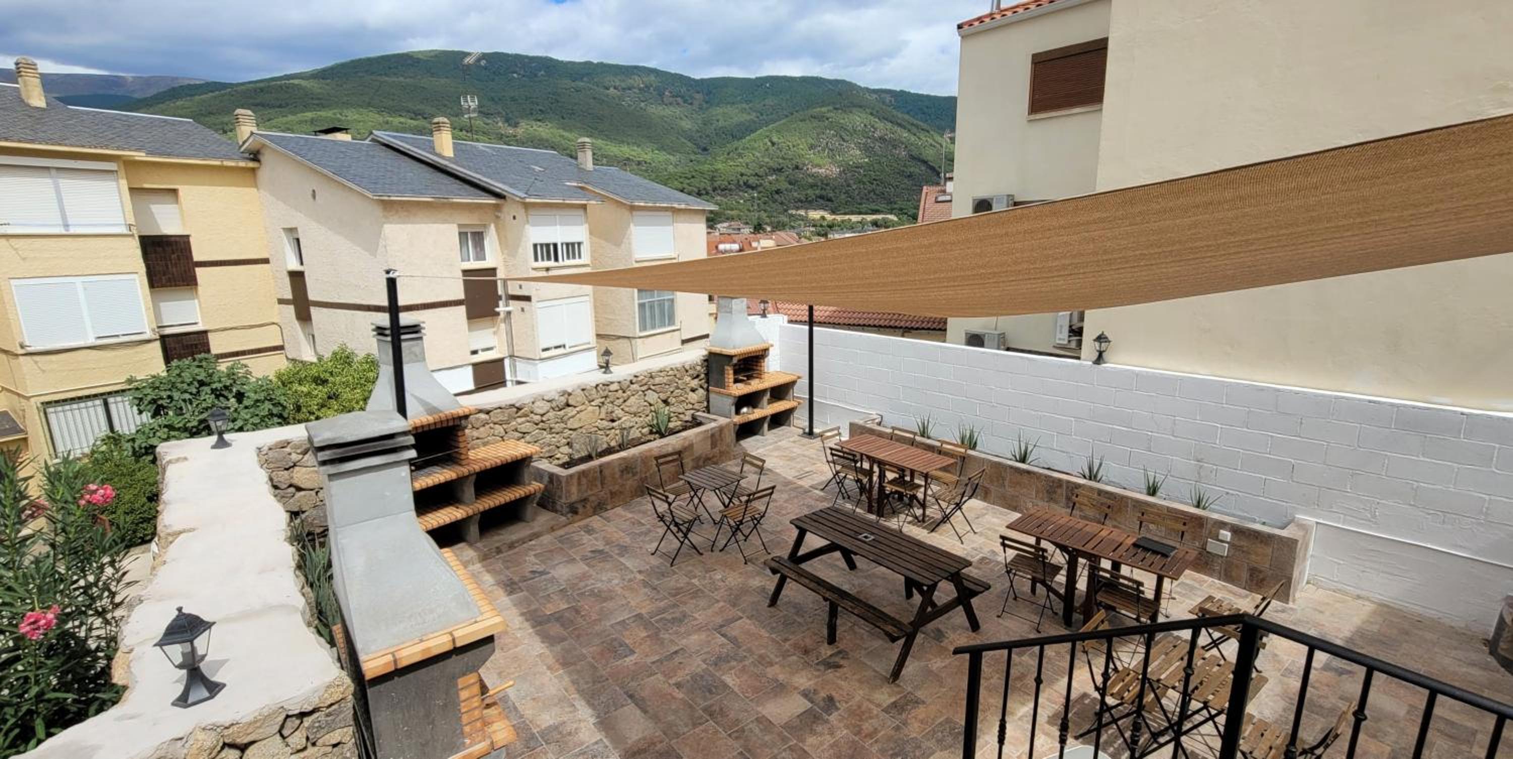 Apartment with Mountain View photo 2