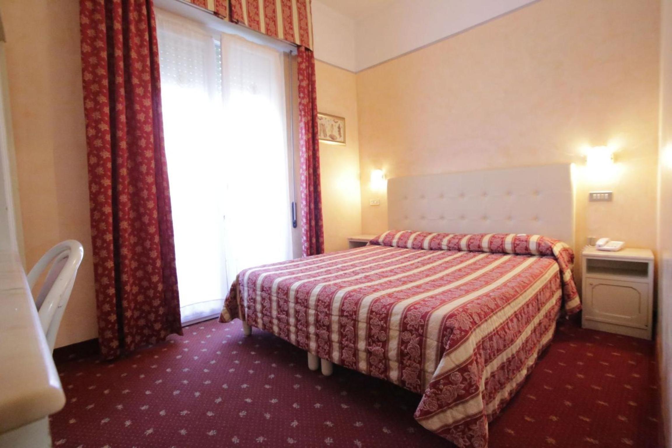 Double Room - Photo 12