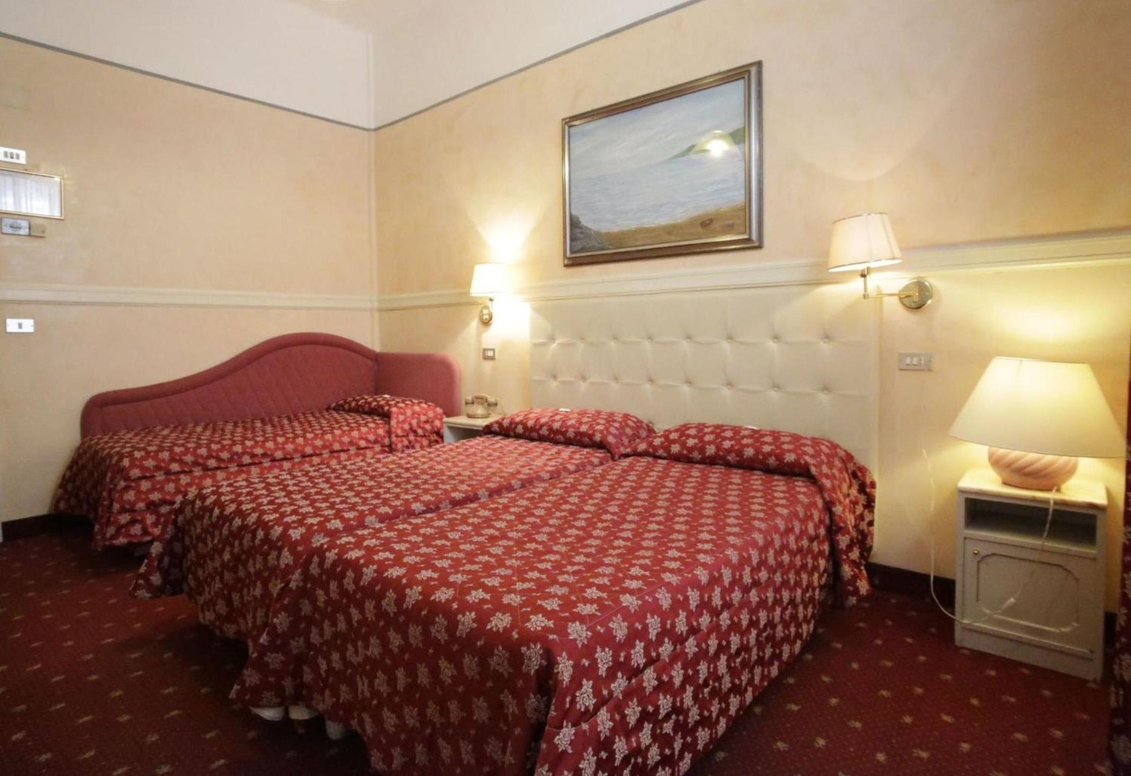 Triple Room - Photo 11