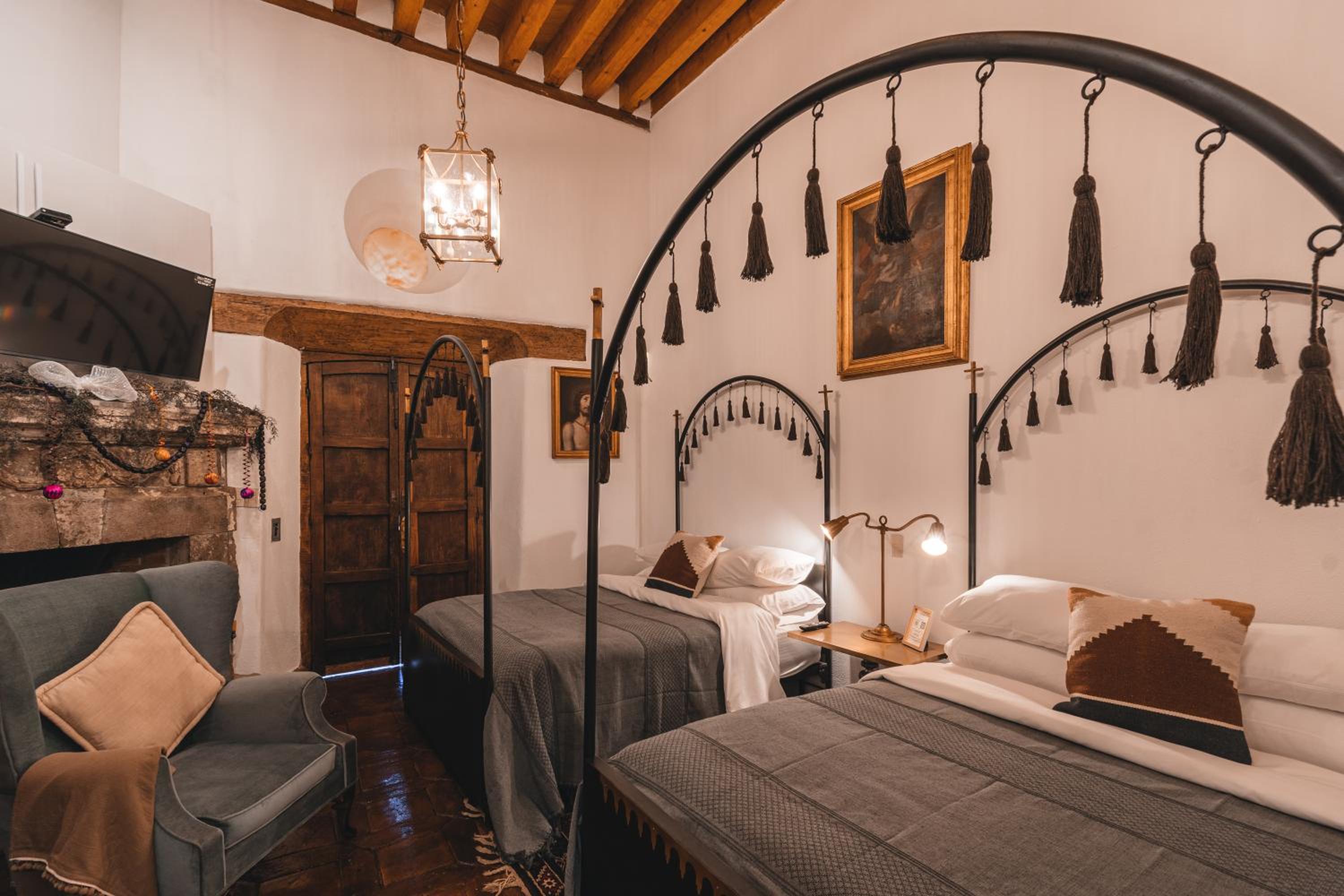 Deluxe Queen Room with Two Queen Beds - Photo 8
