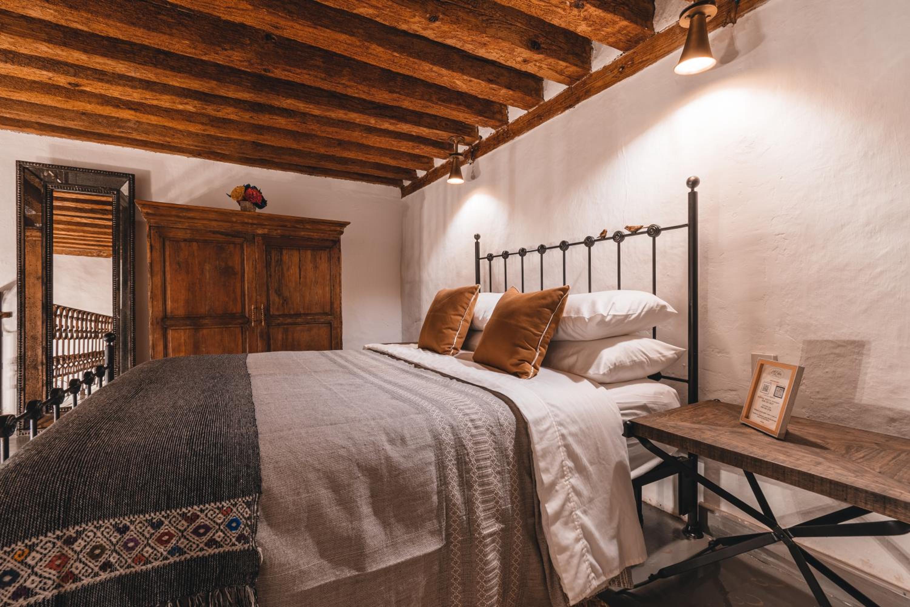 Deluxe Queen Room with Two Queen Beds - Photo 7