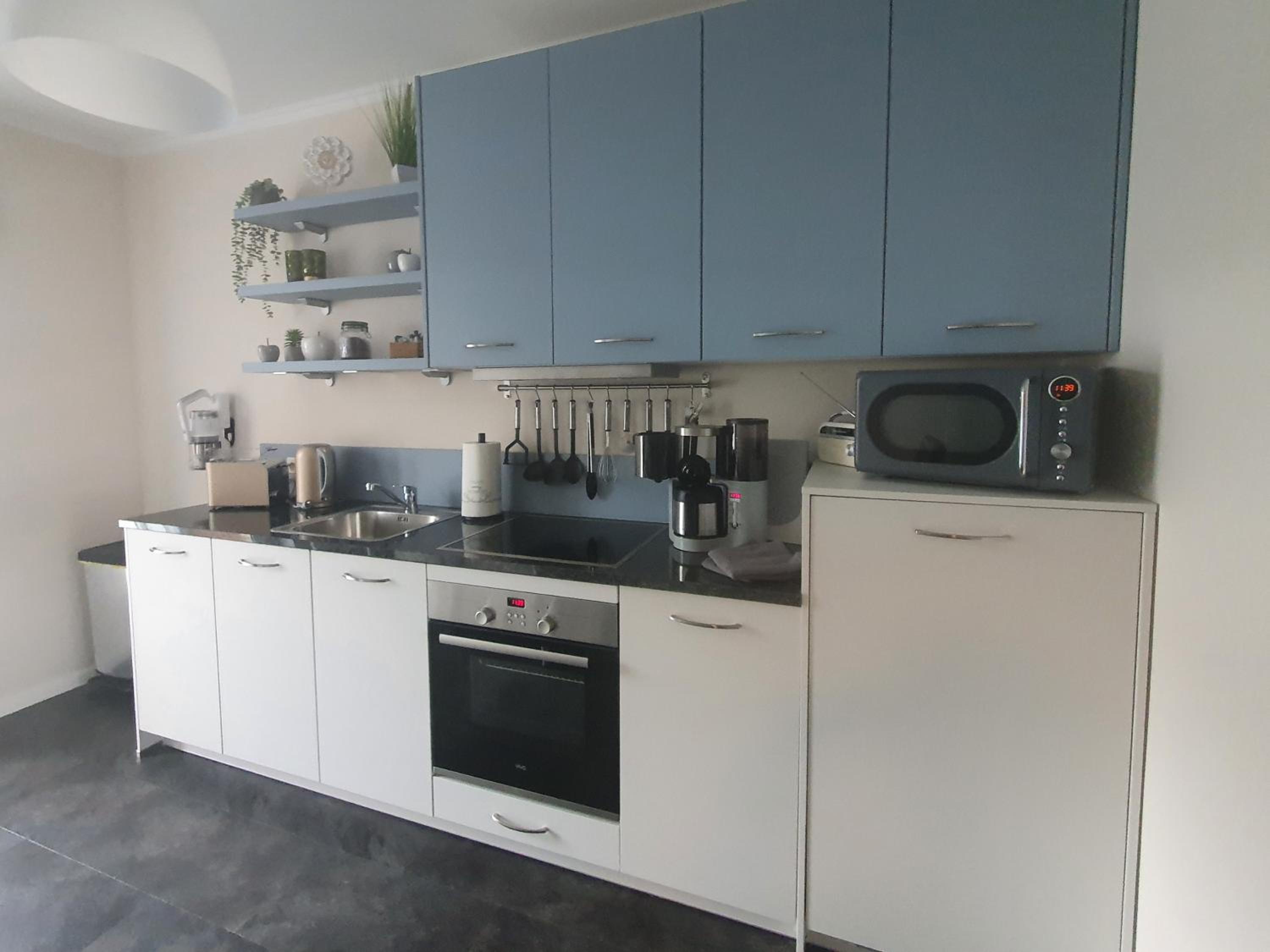 Apartment with Balcony photo 2