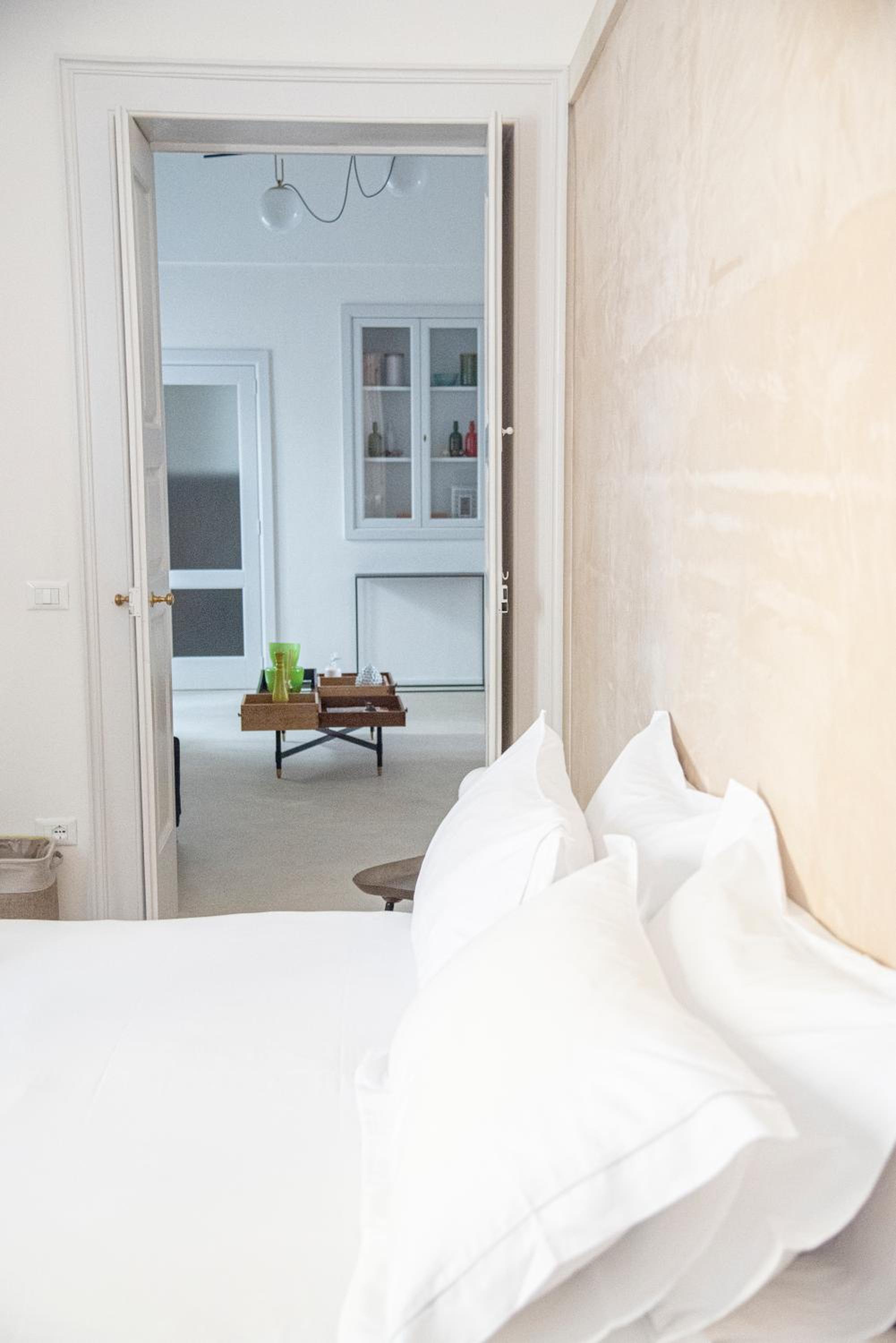 Standard Double Room - Photo 15