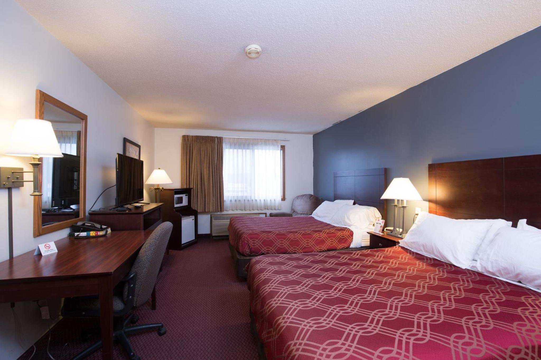 Queen Room with Two Queen Beds - Non-Smoking - Photo 3