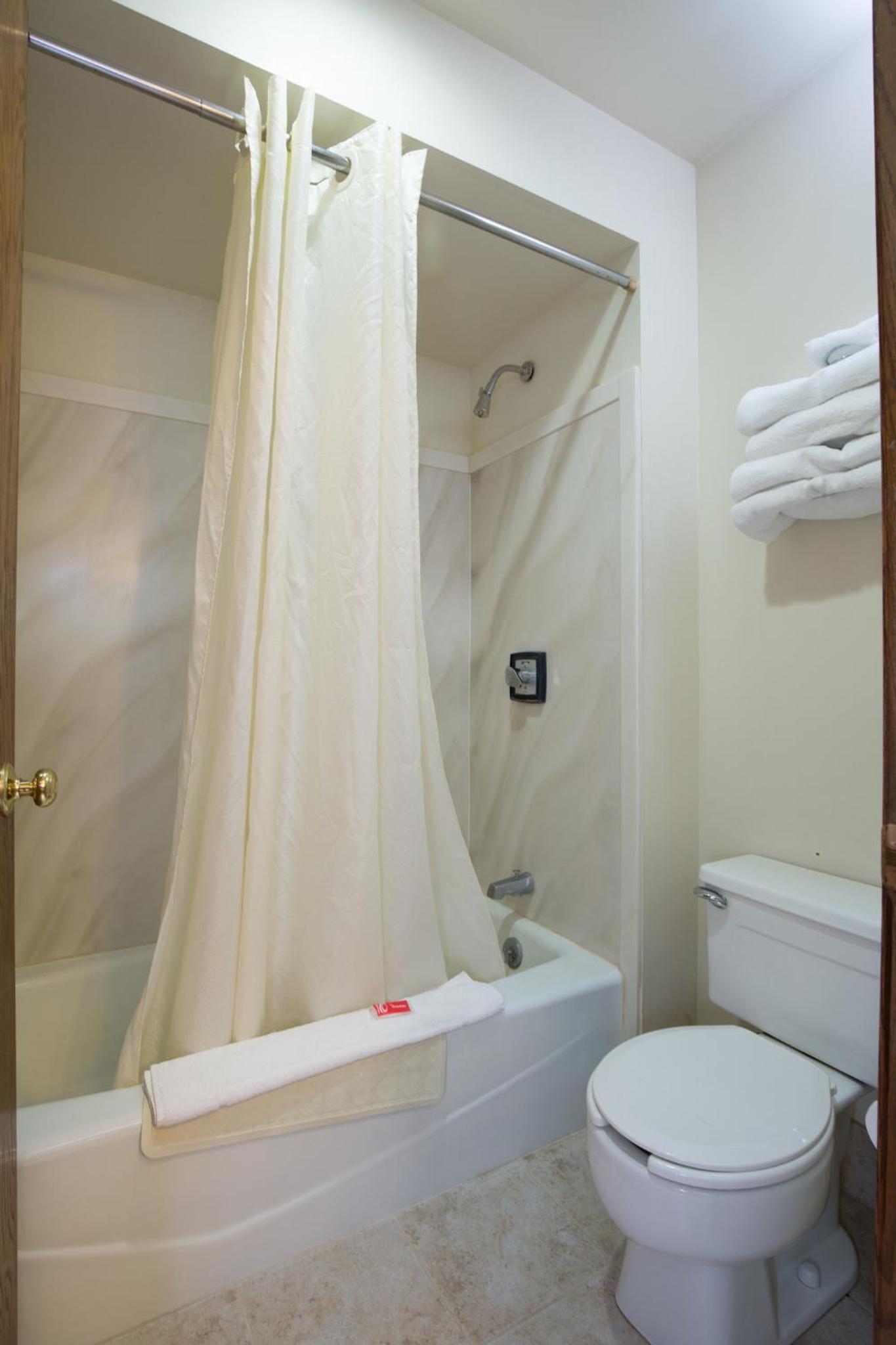 King Suite - Non-Smoking - Photo 2
