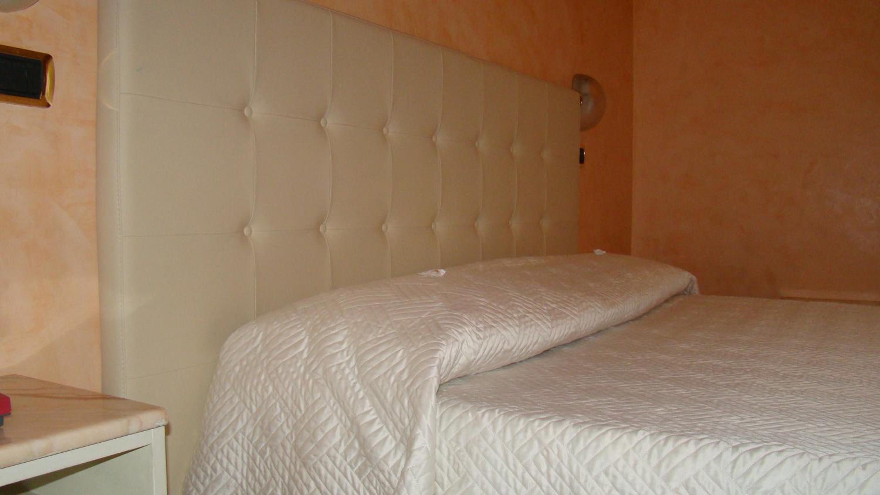 Double Room - Photo 5