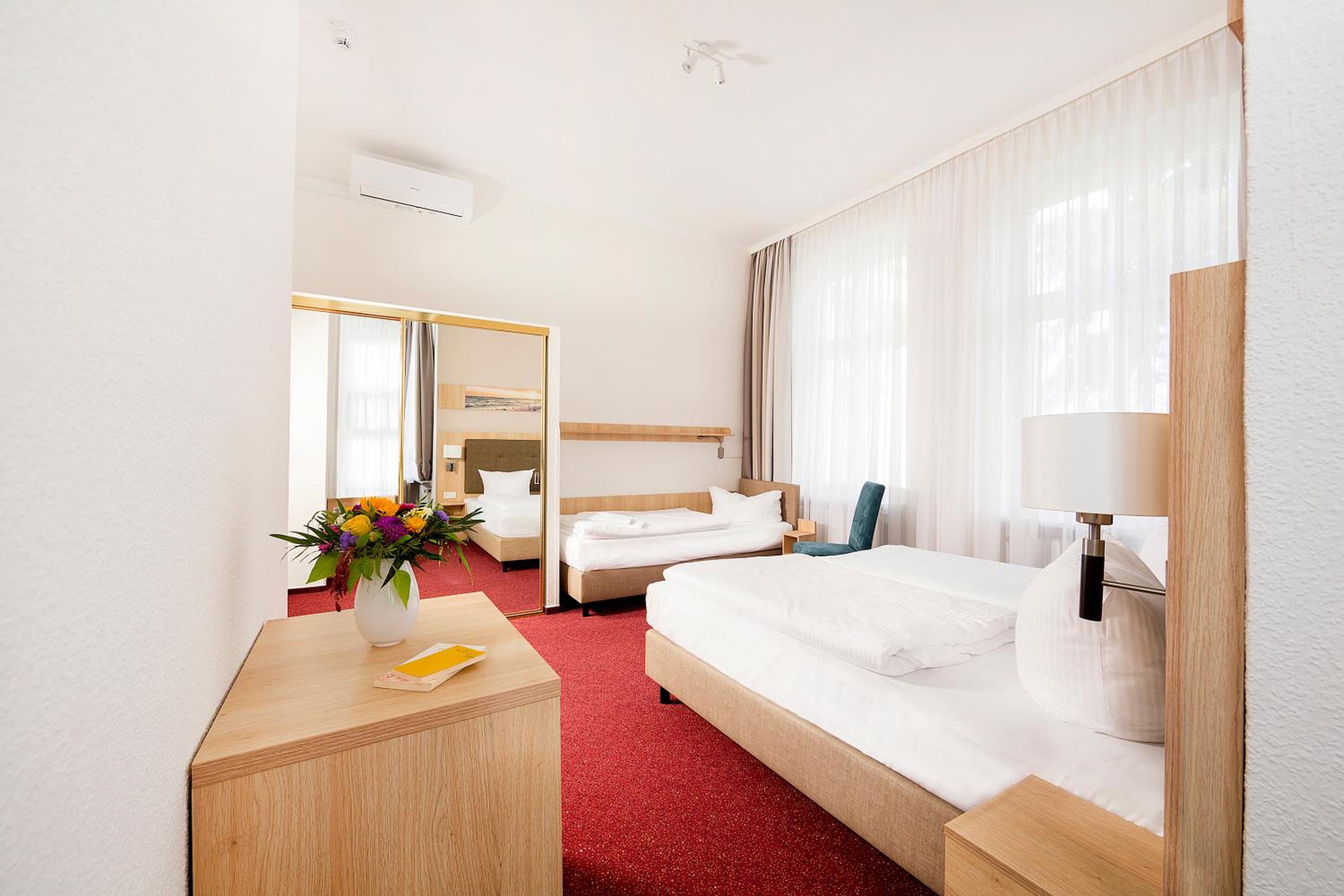 Comfort Triple Room thumbnail 6